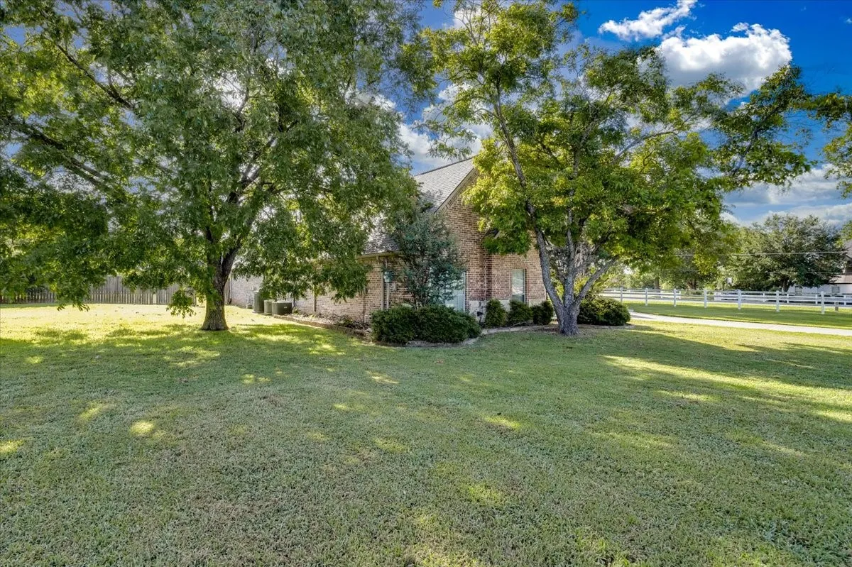 Single Family Residence For Sale in Grayson County , 30 Tananger Springs Drive, Denison, Texas 75021, 4 Bedrooms, 4 Bathrooms, 3 Garage spaces, 3,045 Sqft, built in 2007, Price $614,900, mls#21339074, Real Estate Agent in Denison, Homes For Sale in Grayson county, Homes For Sale in Denison, Realtor in Denison Texas, Real Estate Brokerage Independent Realty Texas, Luminita Cordes Realtor