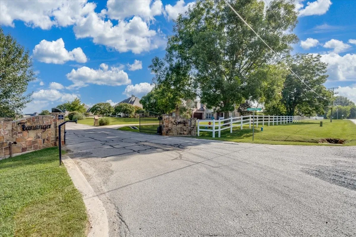 Single Family Residence For Sale in Grayson County , 30 Tananger Springs Drive, Denison, Texas 75021, 4 Bedrooms, 4 Bathrooms, 3 Garage spaces, 3,045 Sqft, built in 2007, Price $614,900, mls#21339074, Real Estate Agent in Denison, Homes For Sale in Grayson county, Homes For Sale in Denison, Realtor in Denison Texas, Real Estate Brokerage Independent Realty Texas, Luminita Cordes Realtor