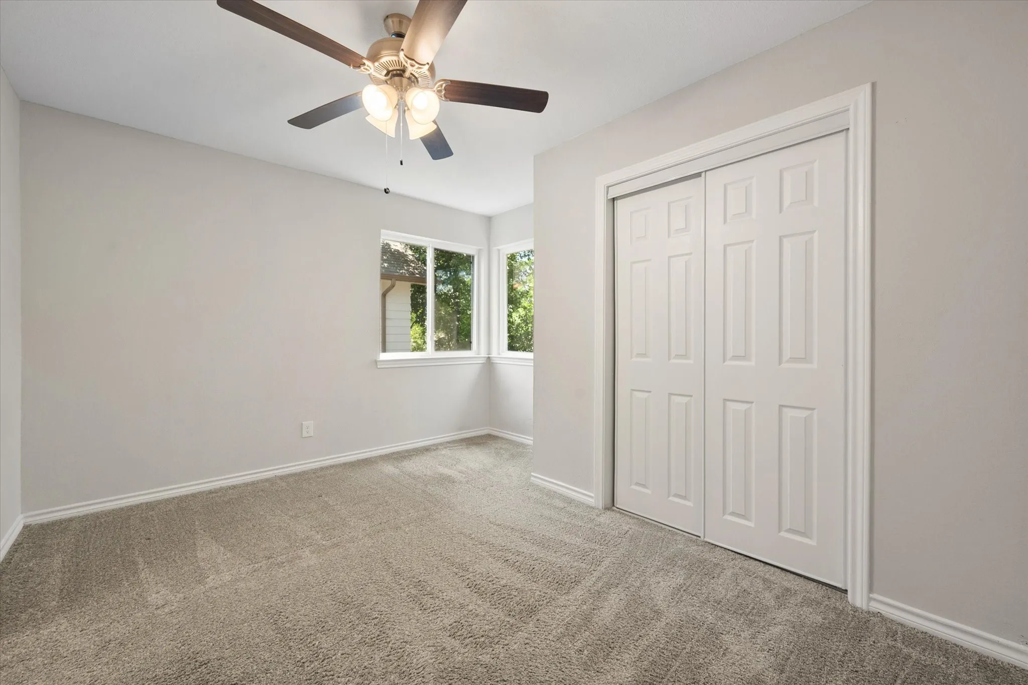 Single Family Residence For Sale in Tarrant County , 2216 Reverchon Drive, Arlington, Texas 76017, 3 Bedroom, 3 Bathroom, 2 Garage spaces, 2,134 Sqft, built in 1985, mls#21330186, Real Estate Agent in Arlington, Homes For Sale in Tarrant county, Homes For Sale in Arlington, Realtor in Arlington Texas, Real Estate Brokerage Independent Realty Texas, Luminita Cordes Realtor