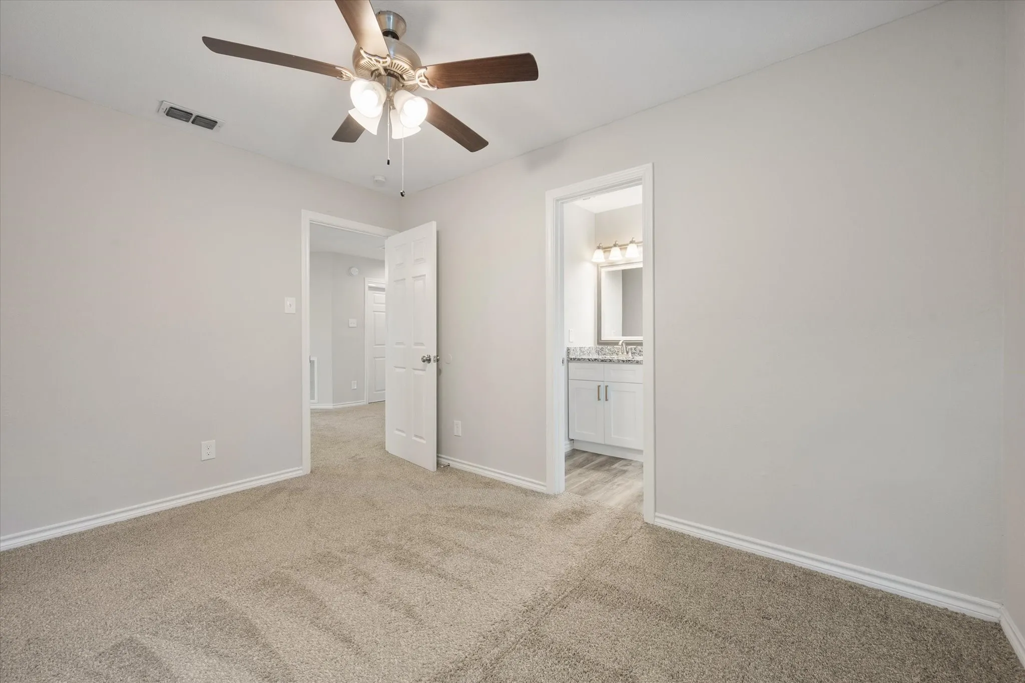 Single Family Residence For Sale in Tarrant County , 2216 Reverchon Drive, Arlington, Texas 76017, 3 Bedroom, 3 Bathroom, 2 Garage spaces, 2,134 Sqft, built in 1985, mls#21330186, Real Estate Agent in Arlington, Homes For Sale in Tarrant county, Homes For Sale in Arlington, Realtor in Arlington Texas, Real Estate Brokerage Independent Realty Texas, Luminita Cordes Realtor
