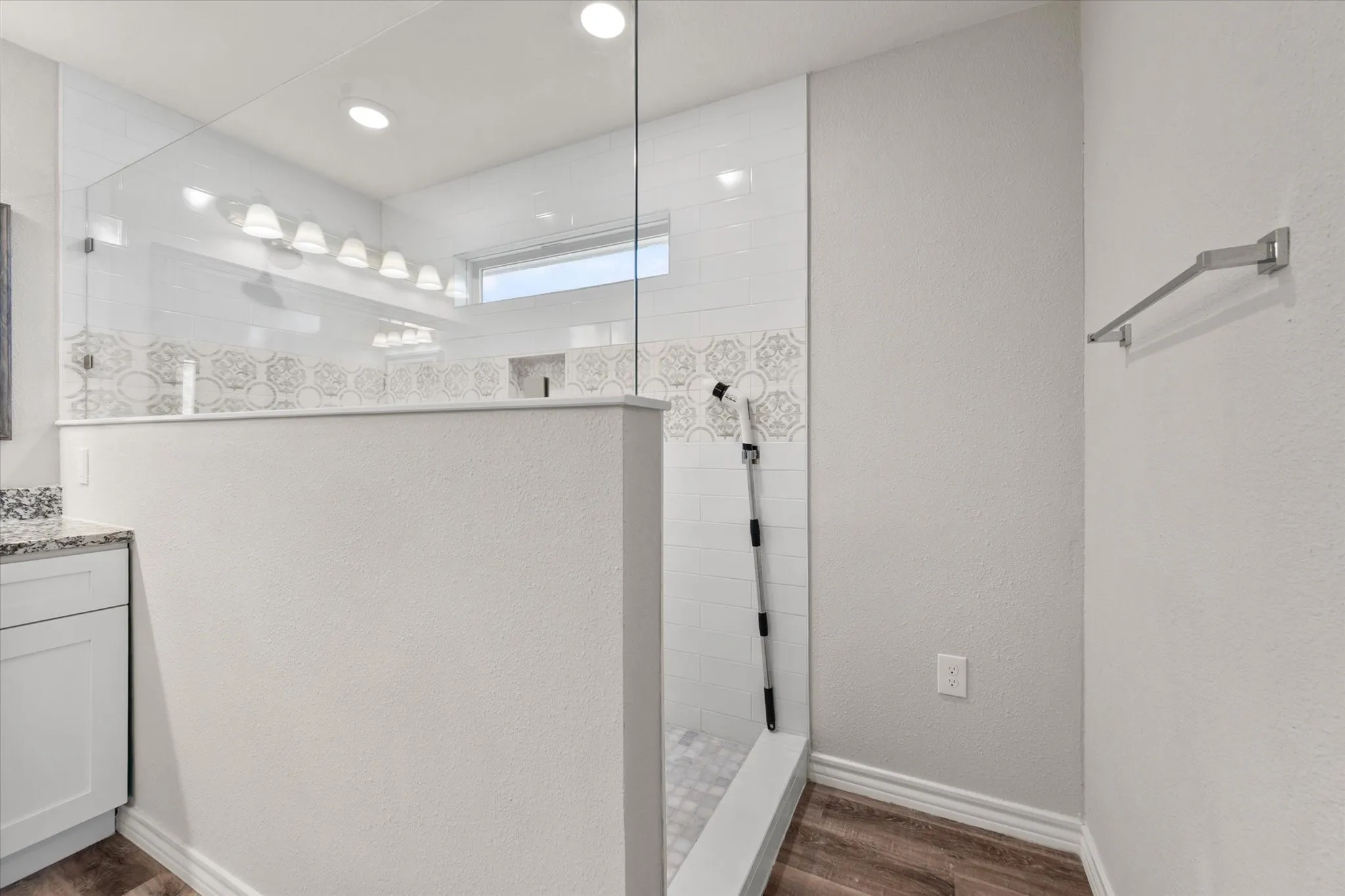 Single Family Residence For Sale in Tarrant County , 2216 Reverchon Drive, Arlington, Texas 76017, 3 Bedroom, 3 Bathroom, 2 Garage spaces, 2,134 Sqft, built in 1985, mls#21330186, Real Estate Agent in Arlington, Homes For Sale in Tarrant county, Homes For Sale in Arlington, Realtor in Arlington Texas, Real Estate Brokerage Independent Realty Texas, Luminita Cordes Realtor
