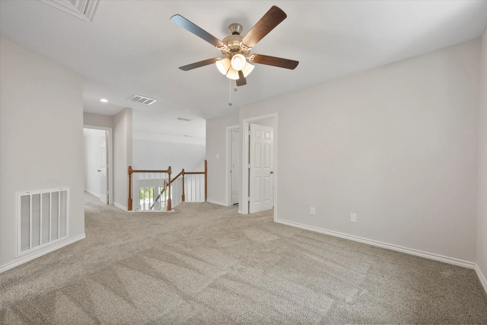 Single Family Residence For Sale in Tarrant County , 2216 Reverchon Drive, Arlington, Texas 76017, 3 Bedroom, 3 Bathroom, 2 Garage spaces, 2,134 Sqft, built in 1985, mls#21330186, Real Estate Agent in Arlington, Homes For Sale in Tarrant county, Homes For Sale in Arlington, Realtor in Arlington Texas, Real Estate Brokerage Independent Realty Texas, Luminita Cordes Realtor