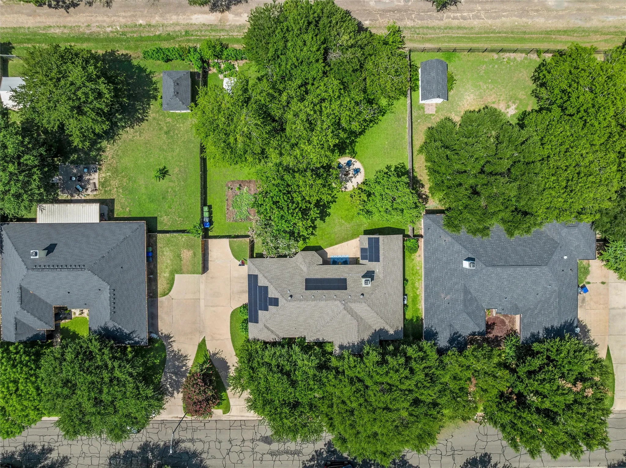 Single Family Residence For Sale in Mc Lennan County , 9408 Silverthorn Drive, Waco, Texas 76708, 4 Bedrooms, 3 Bathrooms, 2 Garage spaces, 2,199 Sqft, built in 2000, Price $414,900, mls#21338904, Real Estate Agent in Waco, Homes For Sale in Mc Lennan county, Homes For Sale in Waco, Realtor in Waco Texas, Real Estate Brokerage Independent Realty Texas, Luminita Cordes Realtor
