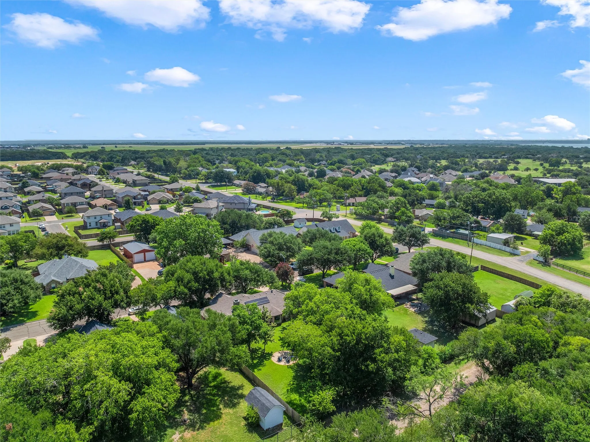 Single Family Residence For Sale in Mc Lennan County , 9408 Silverthorn Drive, Waco, Texas 76708, 4 Bedrooms, 3 Bathrooms, 2 Garage spaces, 2,199 Sqft, built in 2000, Price $414,900, mls#21338904, Real Estate Agent in Waco, Homes For Sale in Mc Lennan county, Homes For Sale in Waco, Realtor in Waco Texas, Real Estate Brokerage Independent Realty Texas, Luminita Cordes Realtor