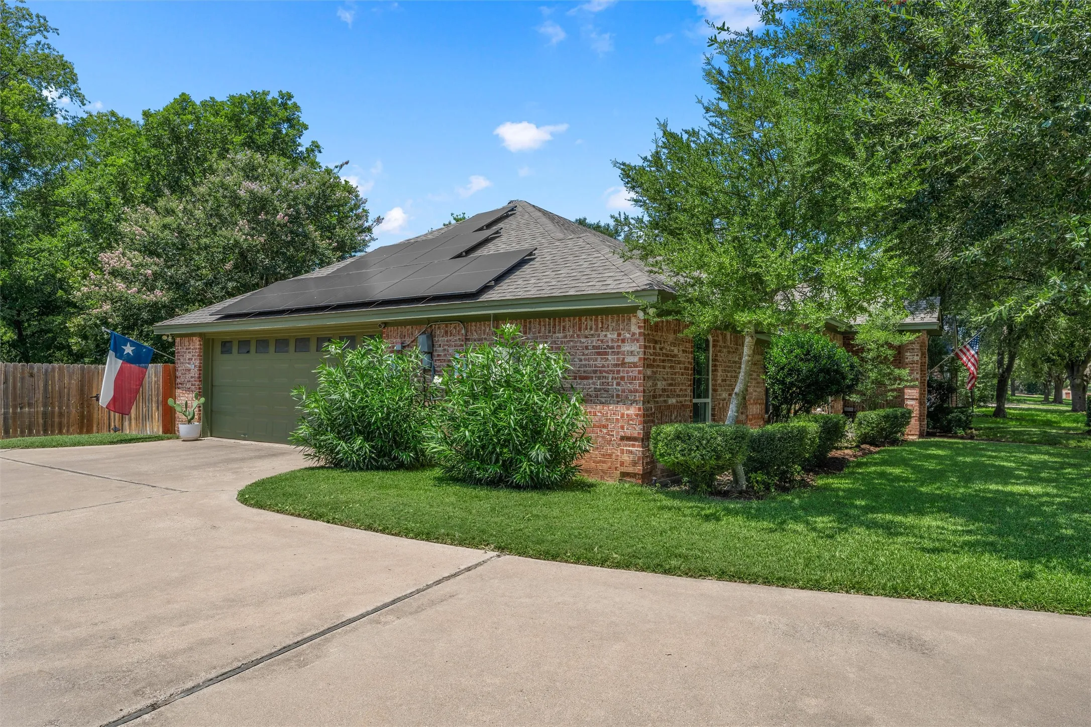 Single Family Residence For Sale in Mc Lennan County , 9408 Silverthorn Drive, Waco, Texas 76708, 4 Bedrooms, 3 Bathrooms, 2 Garage spaces, 2,199 Sqft, built in 2000, Price $414,900, mls#21338904, Real Estate Agent in Waco, Homes For Sale in Mc Lennan county, Homes For Sale in Waco, Realtor in Waco Texas, Real Estate Brokerage Independent Realty Texas, Luminita Cordes Realtor