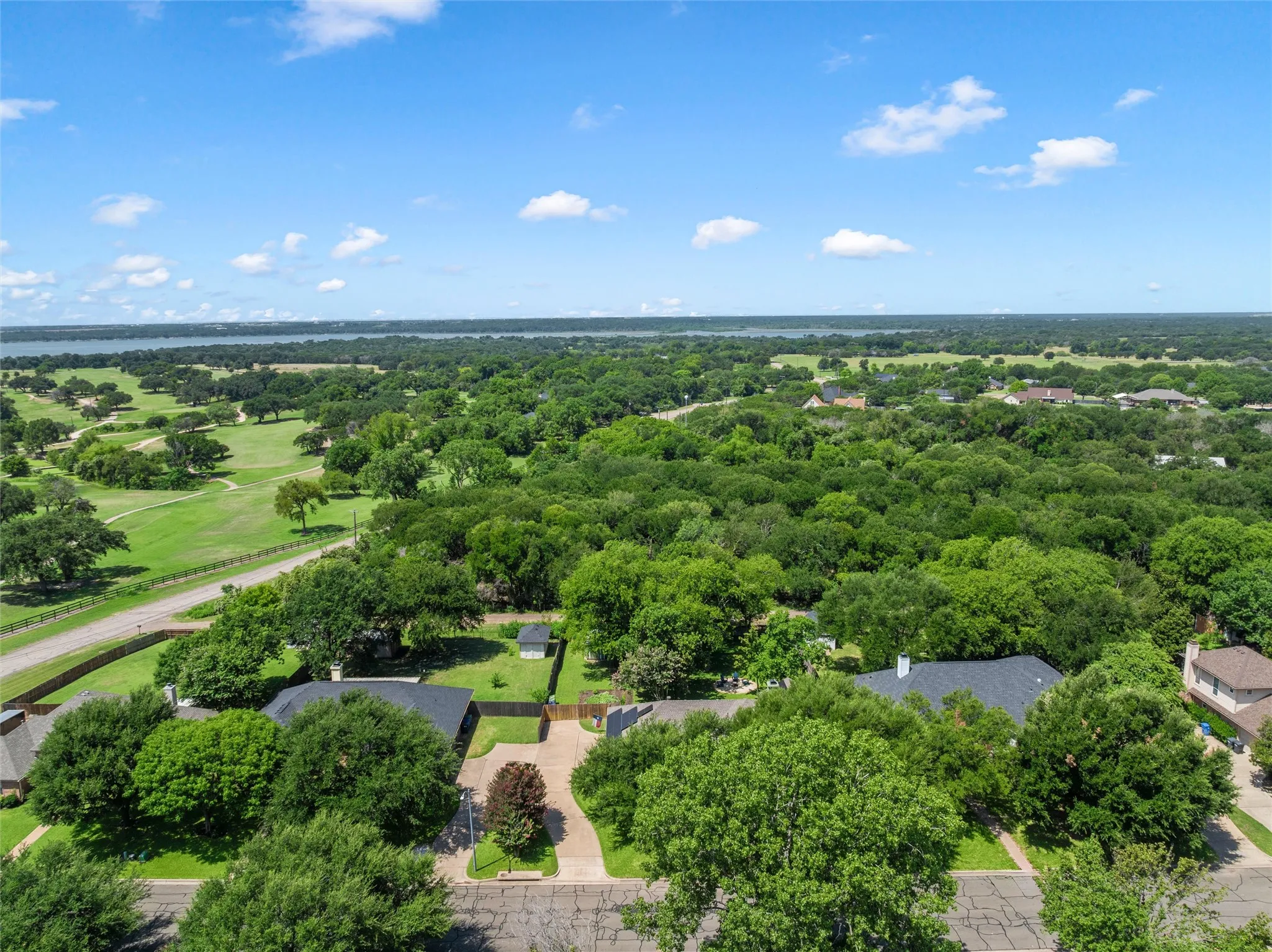 Single Family Residence For Sale in Mc Lennan County , 9408 Silverthorn Drive, Waco, Texas 76708, 4 Bedrooms, 3 Bathrooms, 2 Garage spaces, 2,199 Sqft, built in 2000, Price $414,900, mls#21338904, Real Estate Agent in Waco, Homes For Sale in Mc Lennan county, Homes For Sale in Waco, Realtor in Waco Texas, Real Estate Brokerage Independent Realty Texas, Luminita Cordes Realtor