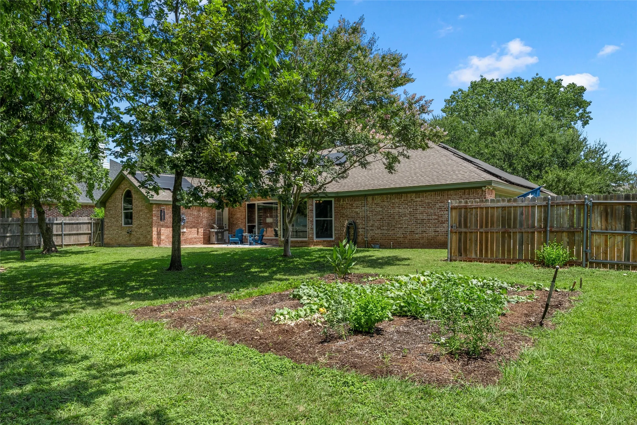 Single Family Residence For Sale in Mc Lennan County , 9408 Silverthorn Drive, Waco, Texas 76708, 4 Bedrooms, 3 Bathrooms, 2 Garage spaces, 2,199 Sqft, built in 2000, Price $414,900, mls#21338904, Real Estate Agent in Waco, Homes For Sale in Mc Lennan county, Homes For Sale in Waco, Realtor in Waco Texas, Real Estate Brokerage Independent Realty Texas, Luminita Cordes Realtor