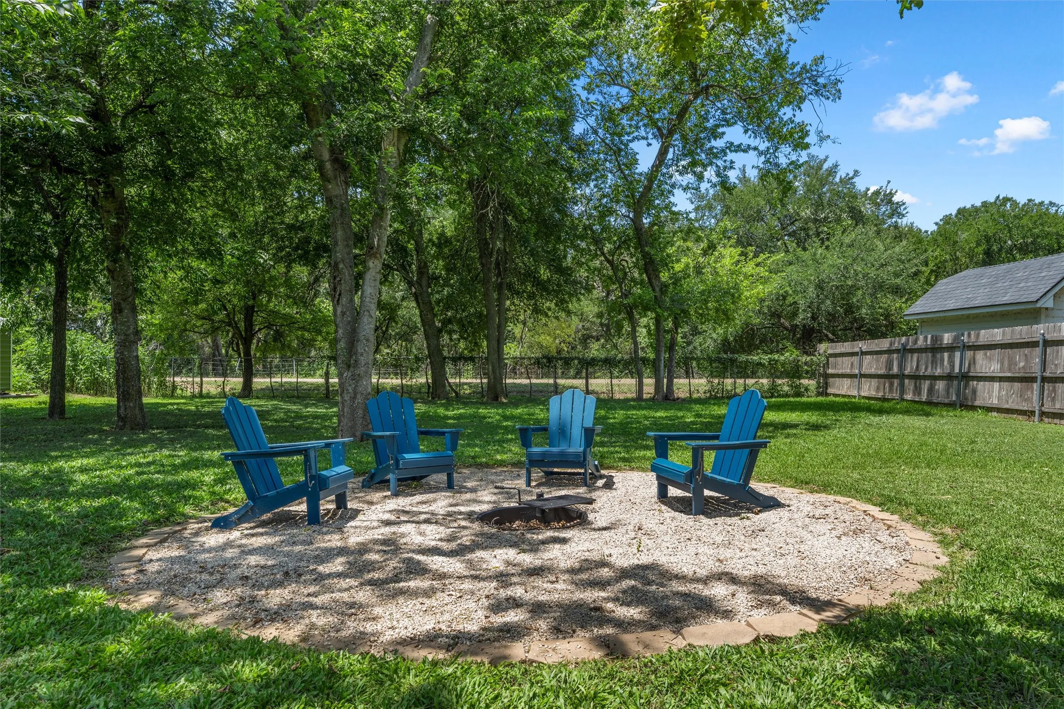 Single Family Residence For Sale in Mc Lennan County , 9408 Silverthorn Drive, Waco, Texas 76708, 4 Bedrooms, 3 Bathrooms, 2 Garage spaces, 2,199 Sqft, built in 2000, Price $414,900, mls#21338904, Real Estate Agent in Waco, Homes For Sale in Mc Lennan county, Homes For Sale in Waco, Realtor in Waco Texas, Real Estate Brokerage Independent Realty Texas, Luminita Cordes Realtor