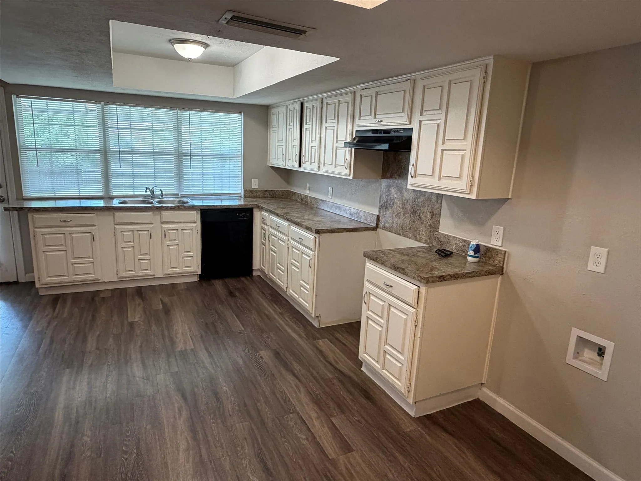 Single Family Residence For Rent in Dallas County , 1914 Chisholm Trail, Grand Prairie, Texas 75052, 3 Bedroom, 2 Bathroom, 2 Garage spaces, 1,892 Sqft, built in 1978, mls#21339638, Real Estate Agent in Grand Prairie, Homes For Rent in Dallas county, Homes For Rent in Grand Prairie, Realtor in Grand Prairie Texas, Real Estate Brokerage Independent Realty Texas, Luminita Cordes Realtor