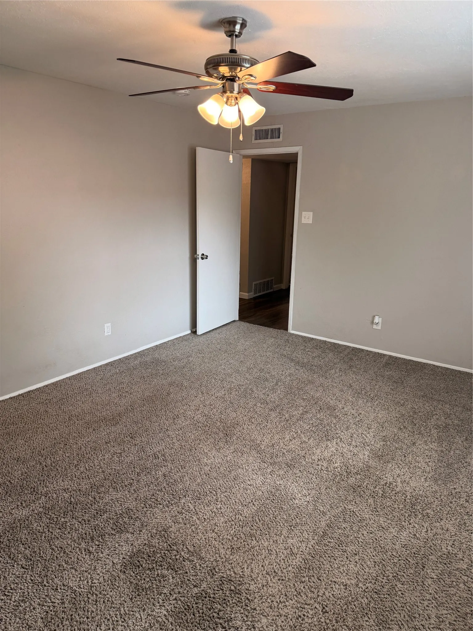 Single Family Residence For Rent in Dallas County , 1914 Chisholm Trail, Grand Prairie, Texas 75052, 3 Bedroom, 2 Bathroom, 2 Garage spaces, 1,892 Sqft, built in 1978, mls#21339638, Real Estate Agent in Grand Prairie, Homes For Rent in Dallas county, Homes For Rent in Grand Prairie, Realtor in Grand Prairie Texas, Real Estate Brokerage Independent Realty Texas, Luminita Cordes Realtor