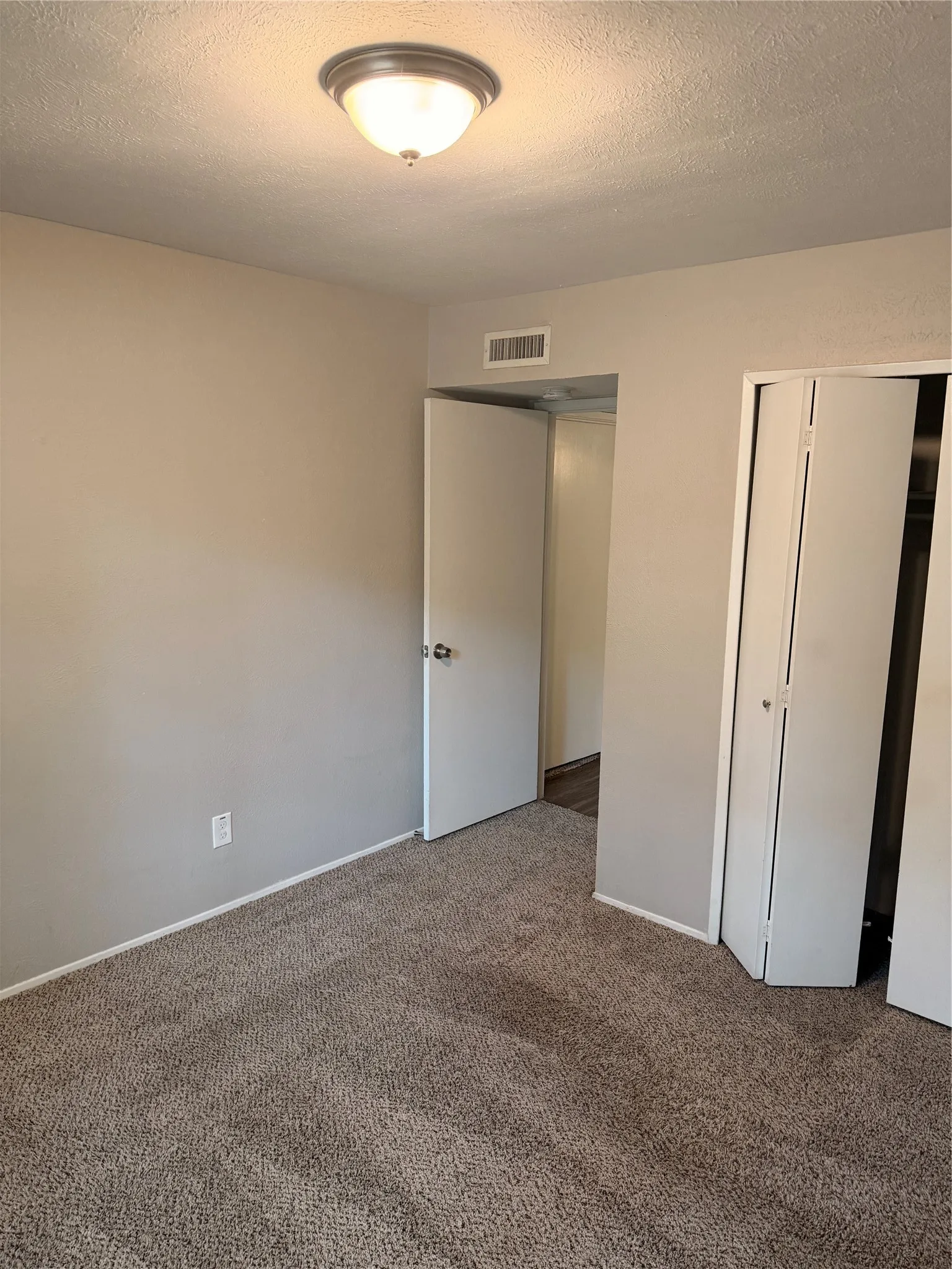Single Family Residence For Rent in Dallas County , 1914 Chisholm Trail, Grand Prairie, Texas 75052, 3 Bedroom, 2 Bathroom, 2 Garage spaces, 1,892 Sqft, built in 1978, mls#21339638, Real Estate Agent in Grand Prairie, Homes For Rent in Dallas county, Homes For Rent in Grand Prairie, Realtor in Grand Prairie Texas, Real Estate Brokerage Independent Realty Texas, Luminita Cordes Realtor