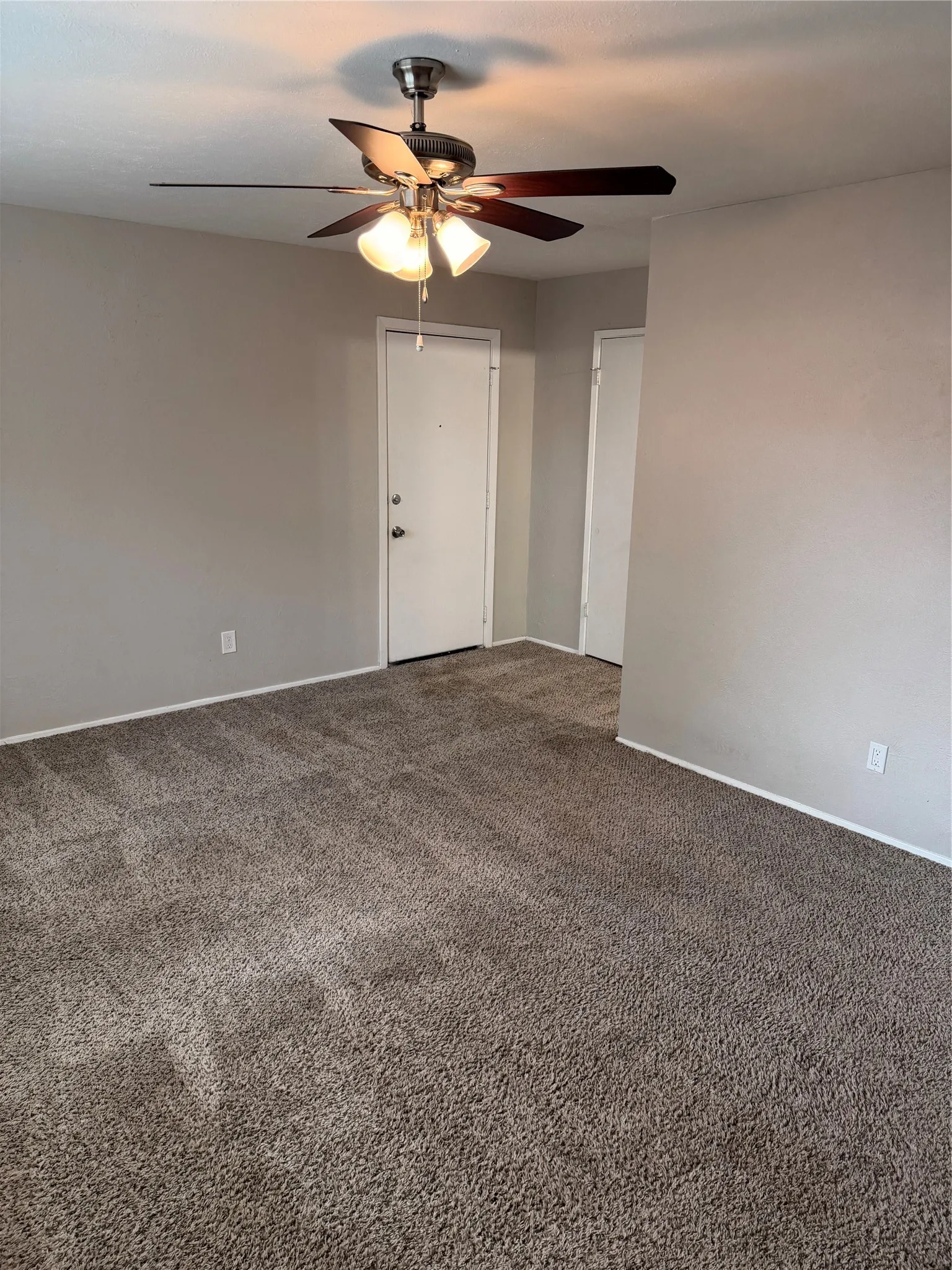 Single Family Residence For Rent in Dallas County , 1914 Chisholm Trail, Grand Prairie, Texas 75052, 3 Bedroom, 2 Bathroom, 2 Garage spaces, 1,892 Sqft, built in 1978, mls#21339638, Real Estate Agent in Grand Prairie, Homes For Rent in Dallas county, Homes For Rent in Grand Prairie, Realtor in Grand Prairie Texas, Real Estate Brokerage Independent Realty Texas, Luminita Cordes Realtor
