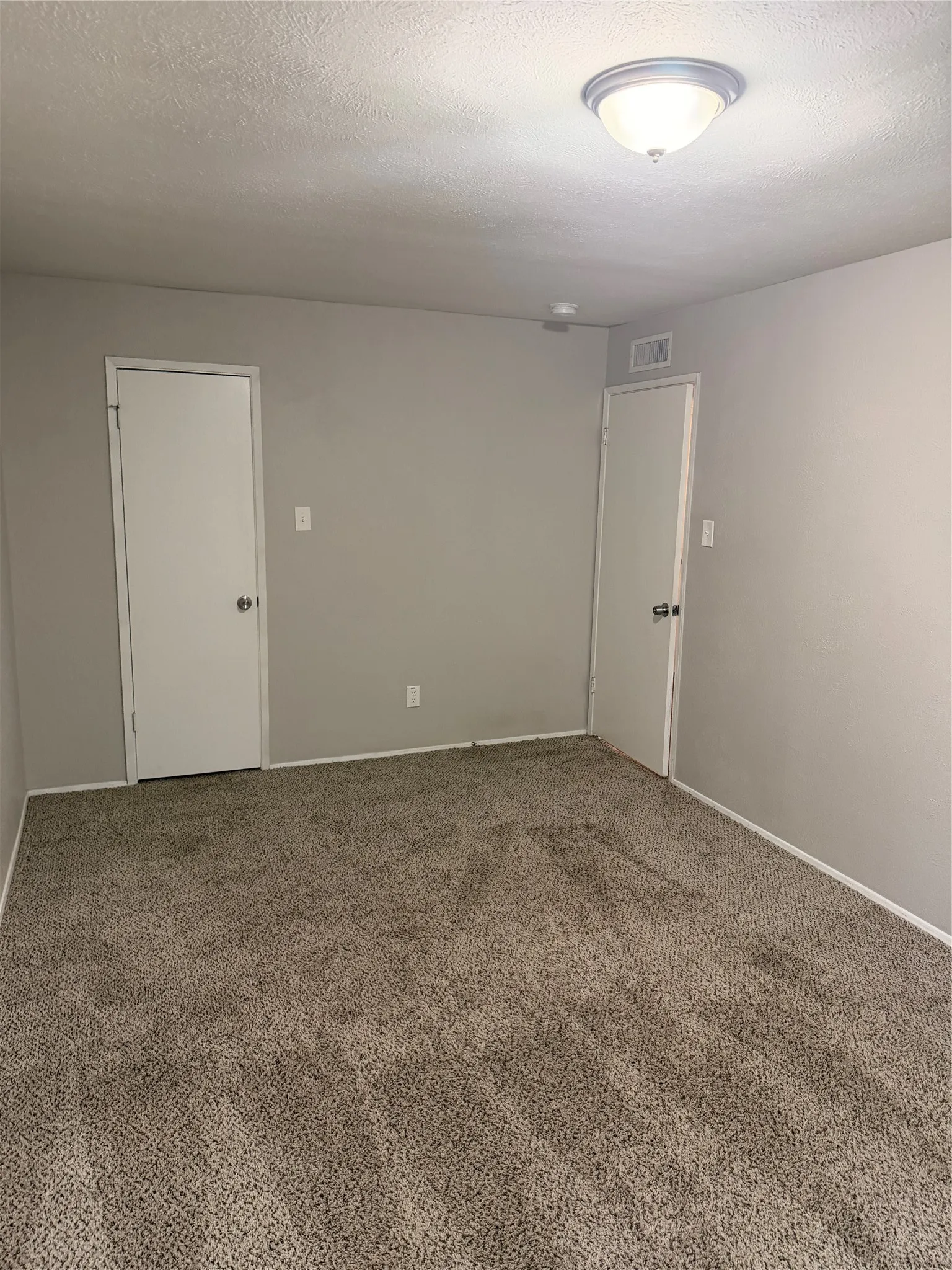 Single Family Residence For Rent in Dallas County , 1914 Chisholm Trail, Grand Prairie, Texas 75052, 3 Bedroom, 2 Bathroom, 2 Garage spaces, 1,892 Sqft, built in 1978, mls#21339638, Real Estate Agent in Grand Prairie, Homes For Rent in Dallas county, Homes For Rent in Grand Prairie, Realtor in Grand Prairie Texas, Real Estate Brokerage Independent Realty Texas, Luminita Cordes Realtor