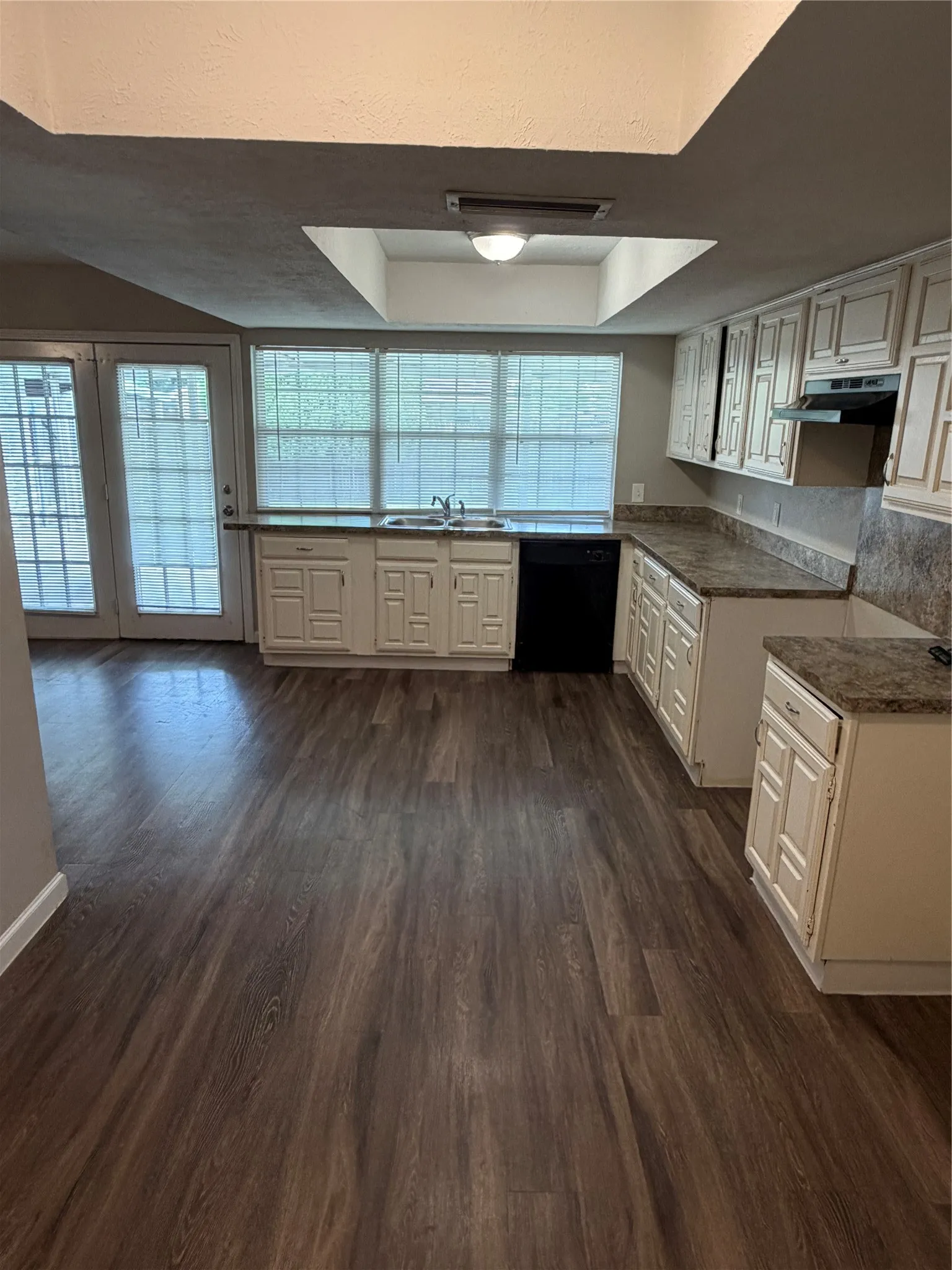 Single Family Residence For Rent in Dallas County , 1914 Chisholm Trail, Grand Prairie, Texas 75052, 3 Bedroom, 2 Bathroom, 2 Garage spaces, 1,892 Sqft, built in 1978, mls#21339638, Real Estate Agent in Grand Prairie, Homes For Rent in Dallas county, Homes For Rent in Grand Prairie, Realtor in Grand Prairie Texas, Real Estate Brokerage Independent Realty Texas, Luminita Cordes Realtor