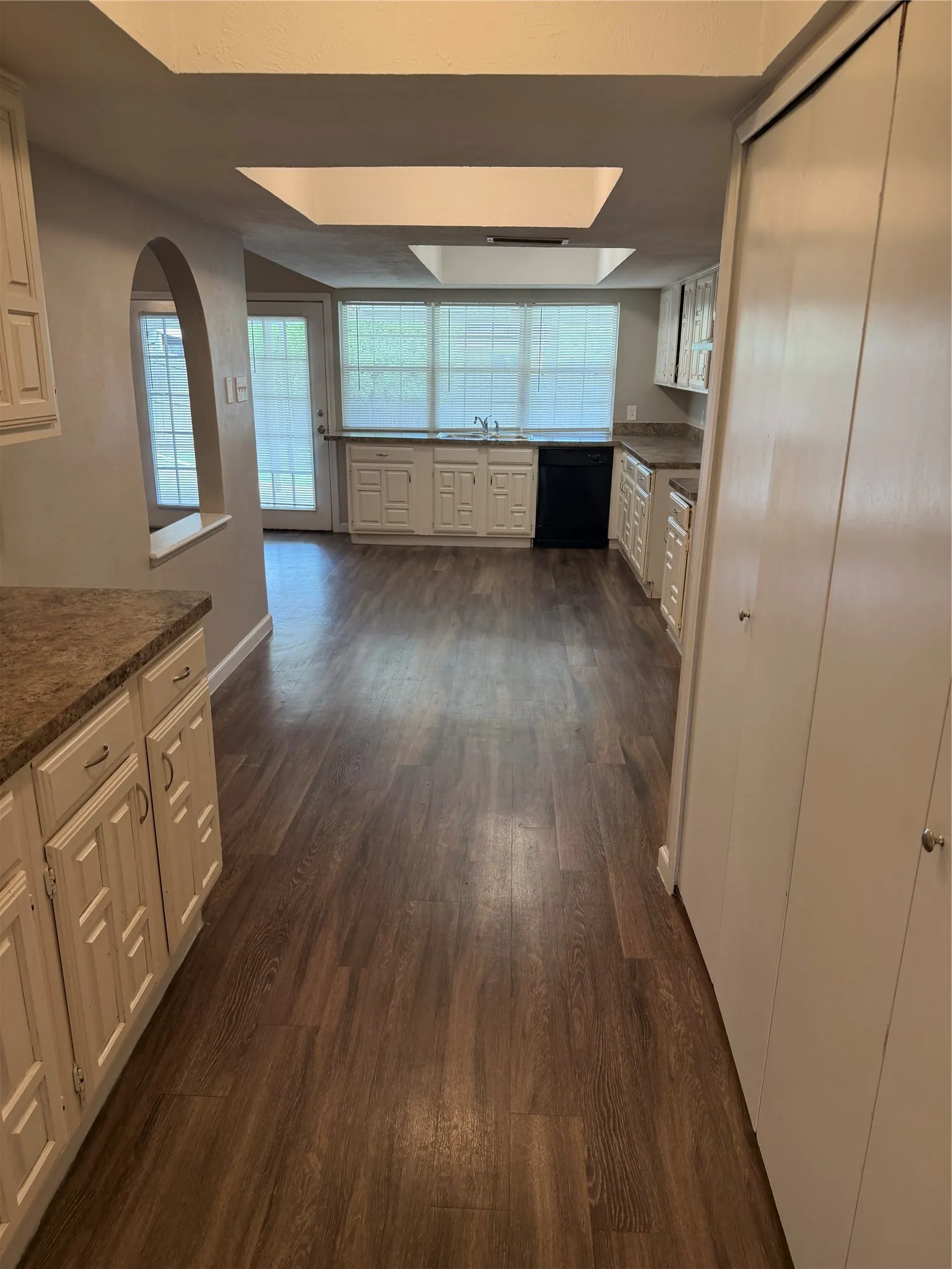 Single Family Residence For Rent in Dallas County , 1914 Chisholm Trail, Grand Prairie, Texas 75052, 3 Bedroom, 2 Bathroom, 2 Garage spaces, 1,892 Sqft, built in 1978, mls#21339638, Real Estate Agent in Grand Prairie, Homes For Rent in Dallas county, Homes For Rent in Grand Prairie, Realtor in Grand Prairie Texas, Real Estate Brokerage Independent Realty Texas, Luminita Cordes Realtor