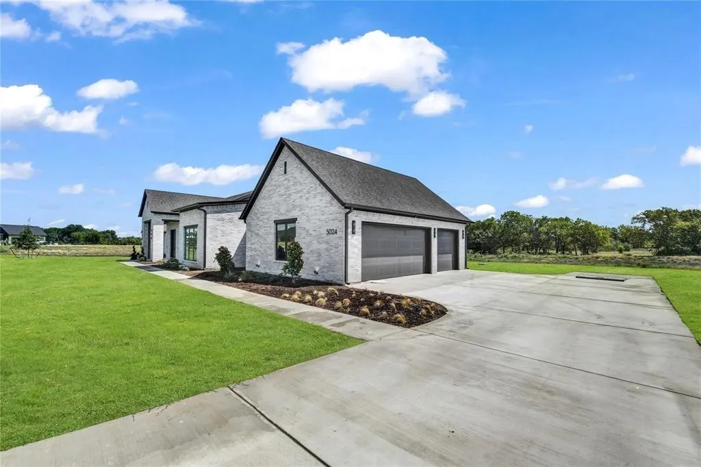 Single Family Residence For Sale in Parker County , 5024 Frost Creek, Aledo, Texas 76008, 4 Bedroom, 4 Bathroom, 3 Garage spaces, 3,978 Sqft, built in 2025, mls#21339635, Real Estate Agent in Aledo, Homes For Sale in Parker county, Homes For Sale in Aledo, Realtor in Aledo Texas, Real Estate Brokerage Independent Realty Texas, Luminita Cordes Realtor