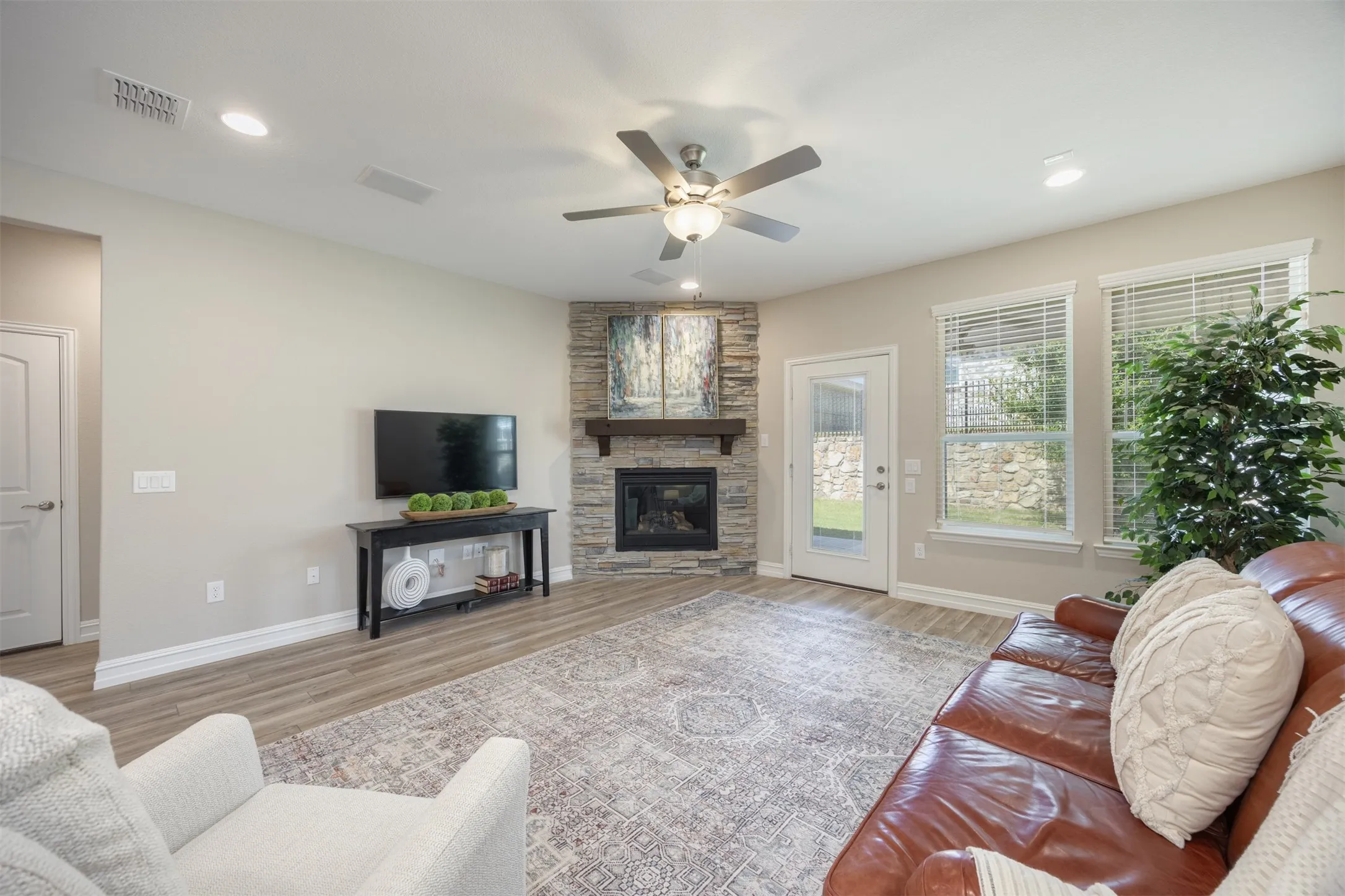 Single Family Residence For Sale in Collin County , 9221 Refuge Way, Mc Kinney, Texas 75071, 2 Bedroom, 2 Bathroom, 2 Garage spaces, 1,993 Sqft, built in 2022, mls#21337947, Real Estate Agent in Mc Kinney, Homes For Sale in Collin county, Homes For Sale in Mc Kinney, Realtor in Mc Kinney Texas, Real Estate Brokerage Independent Realty Texas, Luminita Cordes Realtor