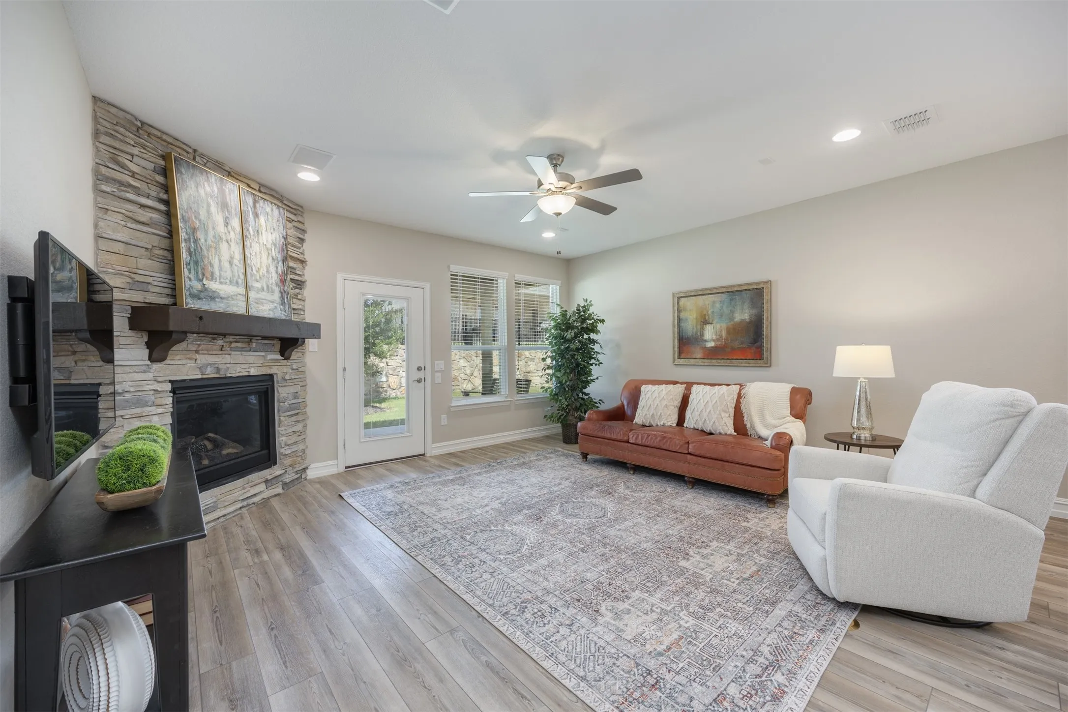 Single Family Residence For Sale in Collin County , 9221 Refuge Way, Mc Kinney, Texas 75071, 2 Bedroom, 2 Bathroom, 2 Garage spaces, 1,993 Sqft, built in 2022, mls#21337947, Real Estate Agent in Mc Kinney, Homes For Sale in Collin county, Homes For Sale in Mc Kinney, Realtor in Mc Kinney Texas, Real Estate Brokerage Independent Realty Texas, Luminita Cordes Realtor