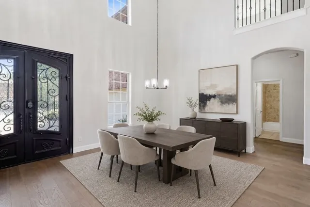 Dining Area (staged)