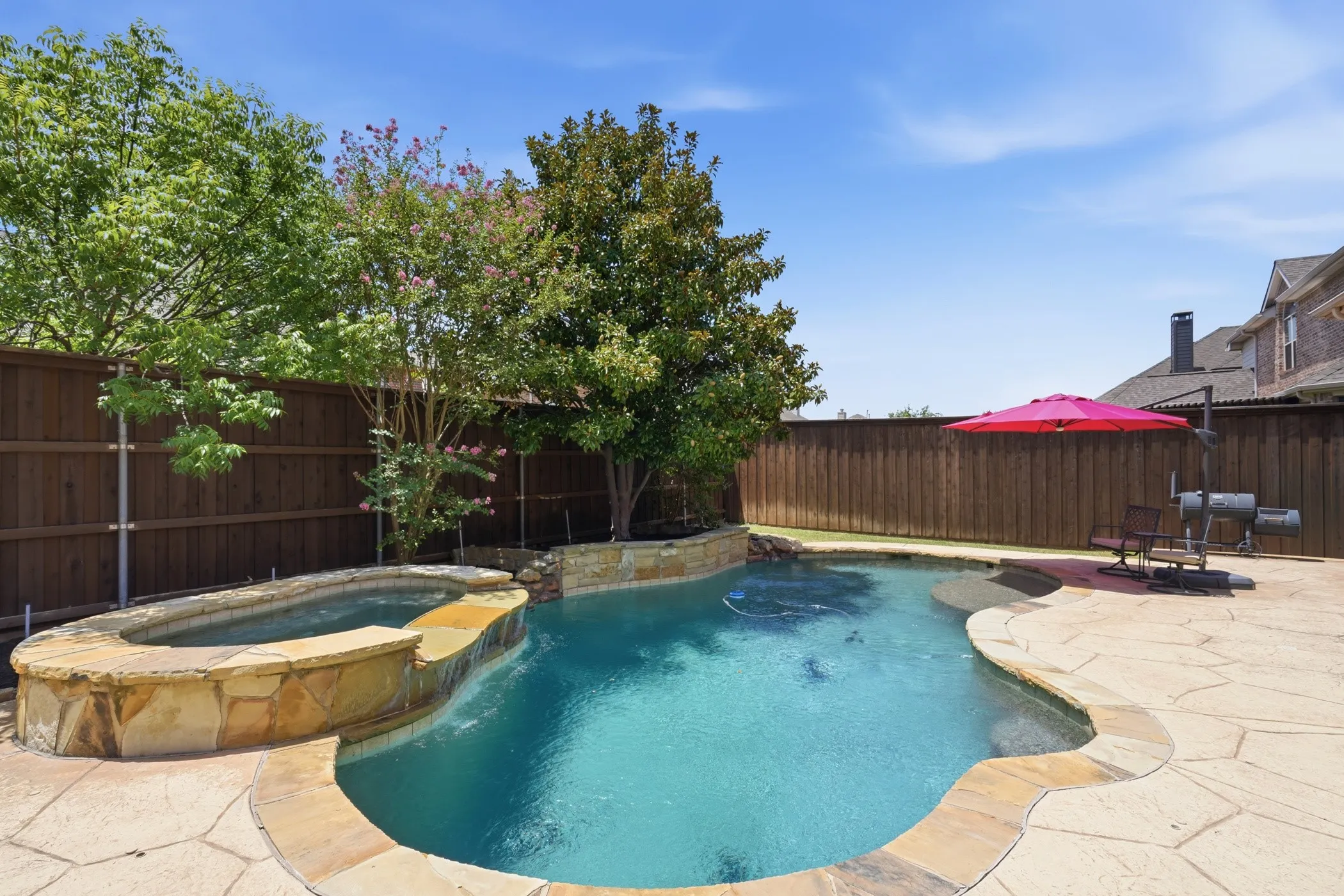 Backyard Pool Oasis