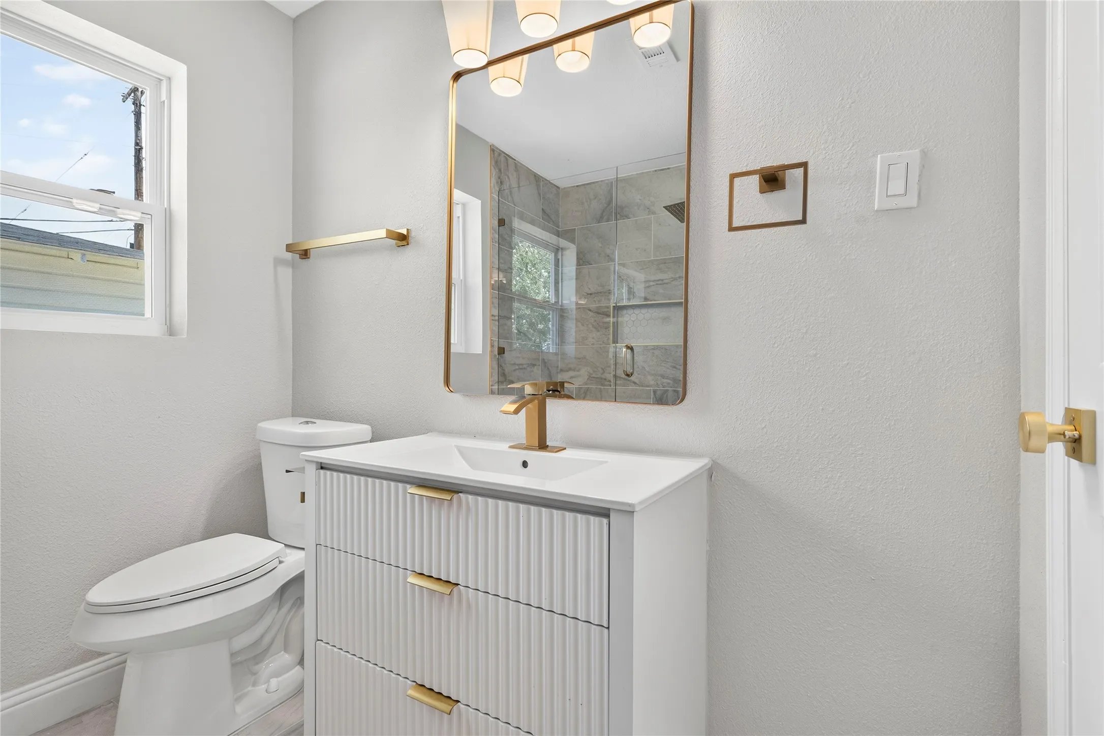Duplex For Sale in Dallas County , 6417 Lontos Drive, Dallas, Texas 75214, 4 Bedroom, 2 Bathroom, 2 Garage spaces, 0 Sqft, built in 1954, mls#21339605, Real Estate Agent in Dallas, Homes For Sale in Dallas county, Homes For Sale in Dallas, Realtor in Dallas Texas, Real Estate Brokerage Independent Realty Texas, Luminita Cordes Realtor