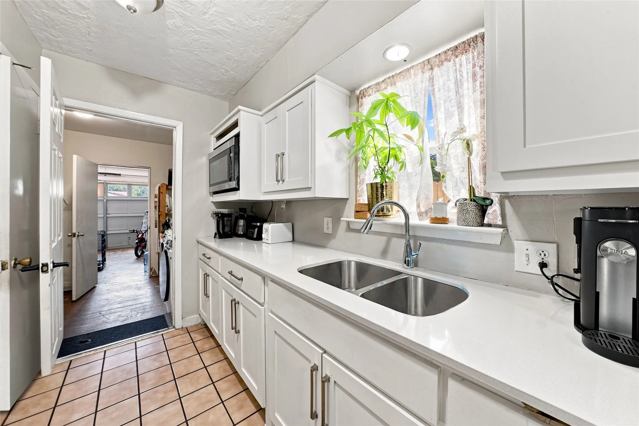 Single Family Residence For Sale in Dallas County , 2621 Burning Tree Lane, Irving, Texas 75062, 3 Bedrooms, 2 Bathrooms, 1 Garage spaces, 1,215 Sqft, built in 1963, Price $315,000, mls#21330917, Real Estate Agent in Irving, Homes For Sale in Dallas county, Homes For Sale in Irving, Realtor in Irving Texas, Real Estate Brokerage Independent Realty Texas, Luminita Cordes Realtor