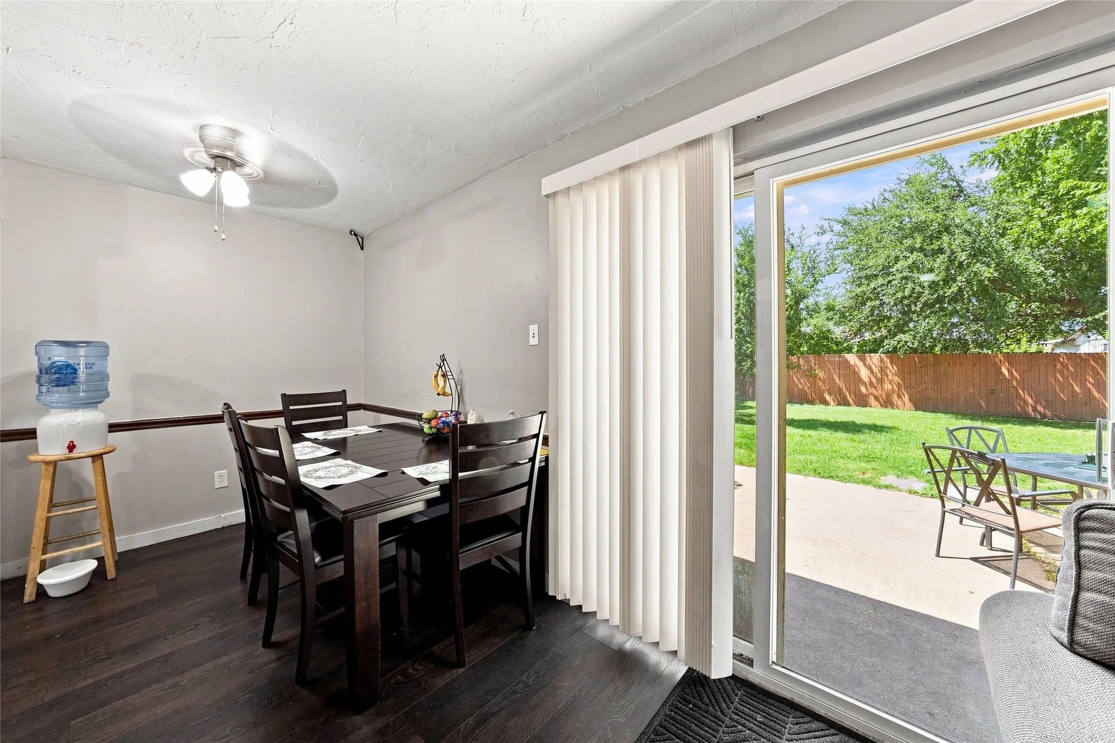 Single Family Residence For Sale in Dallas County , 2621 Burning Tree Lane, Irving, Texas 75062, 3 Bedrooms, 2 Bathrooms, 1 Garage spaces, 1,215 Sqft, built in 1963, Price $315,000, mls#21330917, Real Estate Agent in Irving, Homes For Sale in Dallas county, Homes For Sale in Irving, Realtor in Irving Texas, Real Estate Brokerage Independent Realty Texas, Luminita Cordes Realtor