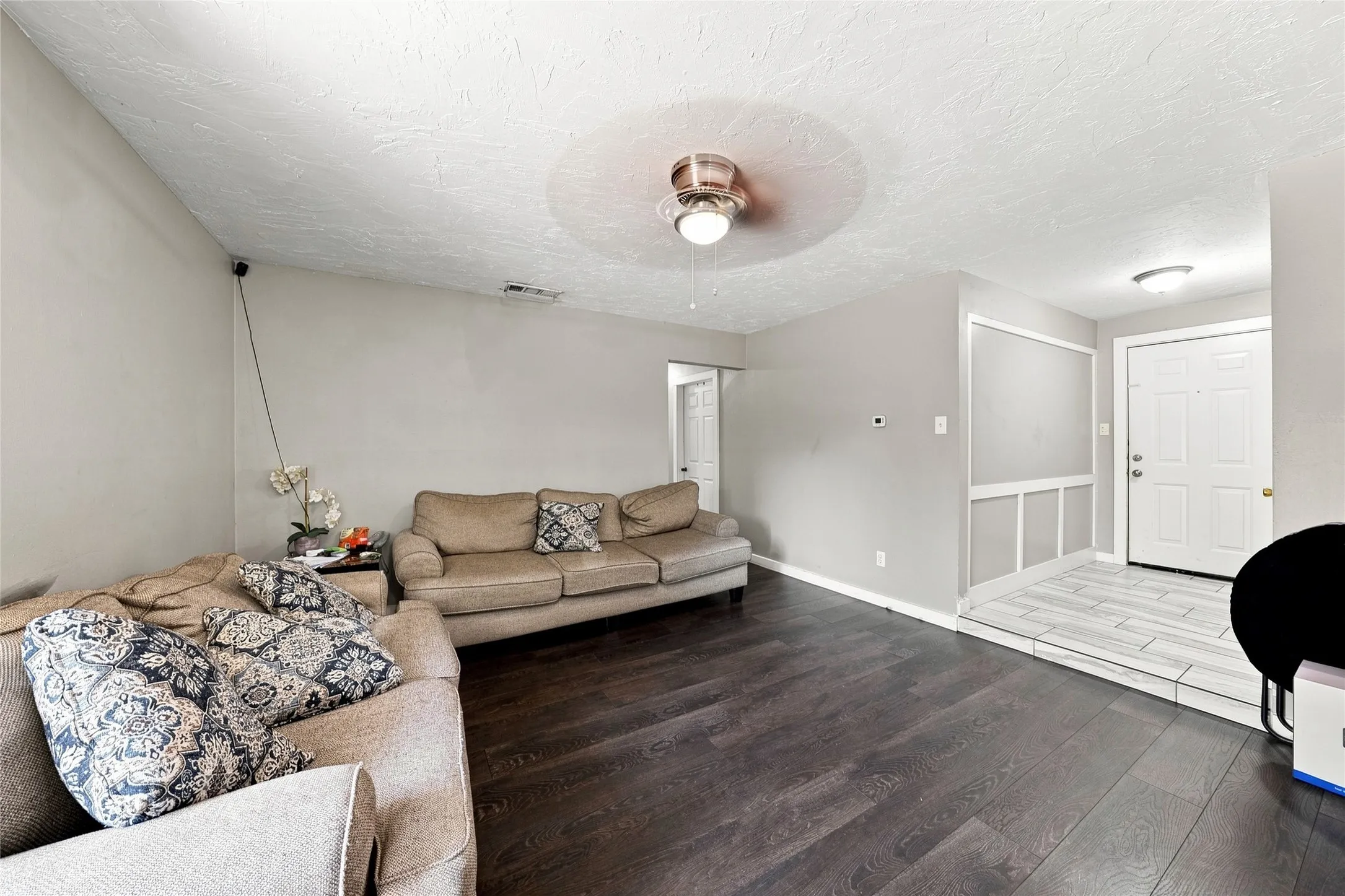 Single Family Residence For Sale in Dallas County , 2621 Burning Tree Lane, Irving, Texas 75062, 3 Bedrooms, 2 Bathrooms, 1 Garage spaces, 1,215 Sqft, built in 1963, Price $315,000, mls#21330917, Real Estate Agent in Irving, Homes For Sale in Dallas county, Homes For Sale in Irving, Realtor in Irving Texas, Real Estate Brokerage Independent Realty Texas, Luminita Cordes Realtor
