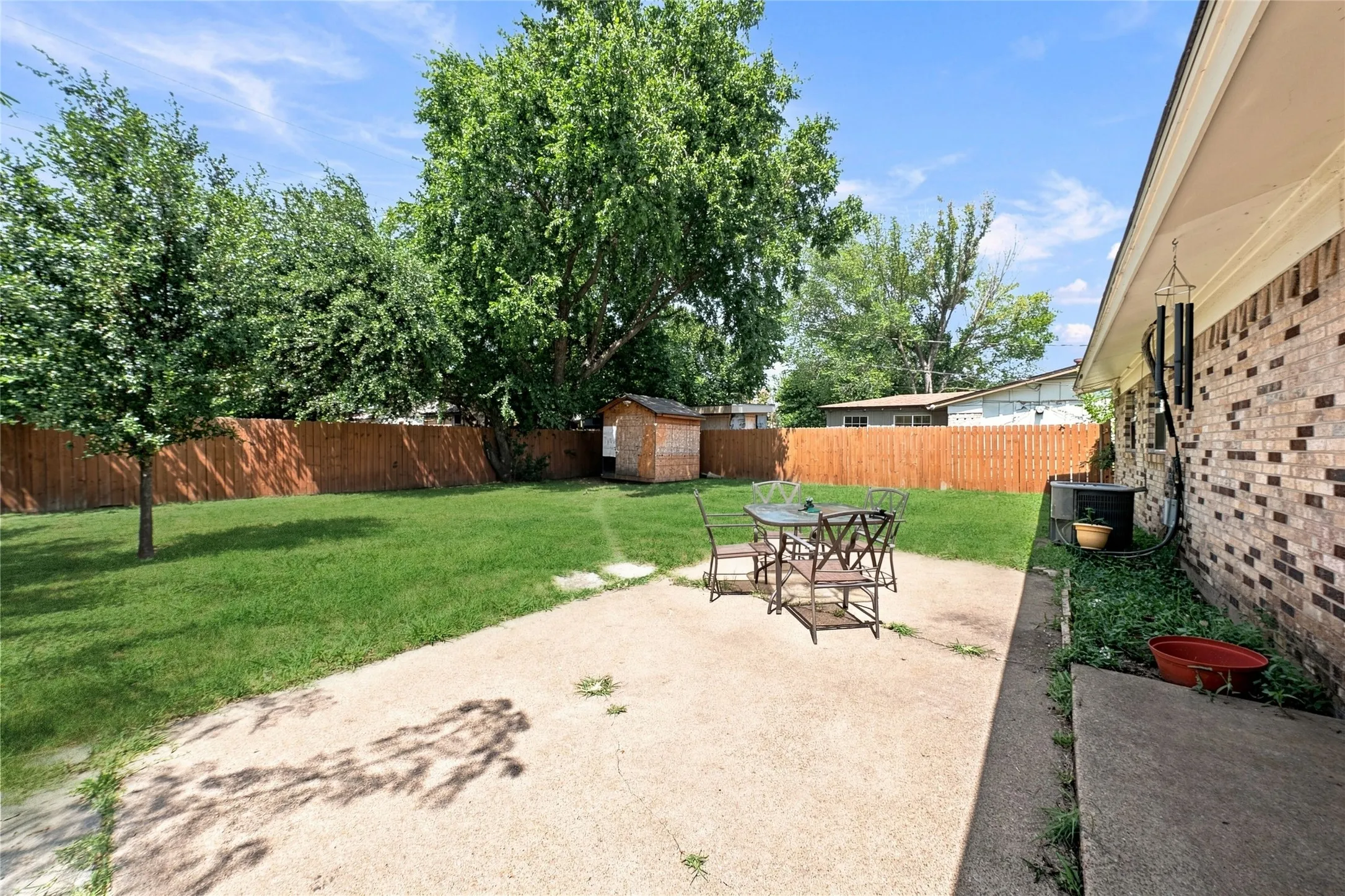 Single Family Residence For Sale in Dallas County , 2621 Burning Tree Lane, Irving, Texas 75062, 3 Bedrooms, 2 Bathrooms, 1 Garage spaces, 1,215 Sqft, built in 1963, Price $315,000, mls#21330917, Real Estate Agent in Irving, Homes For Sale in Dallas county, Homes For Sale in Irving, Realtor in Irving Texas, Real Estate Brokerage Independent Realty Texas, Luminita Cordes Realtor