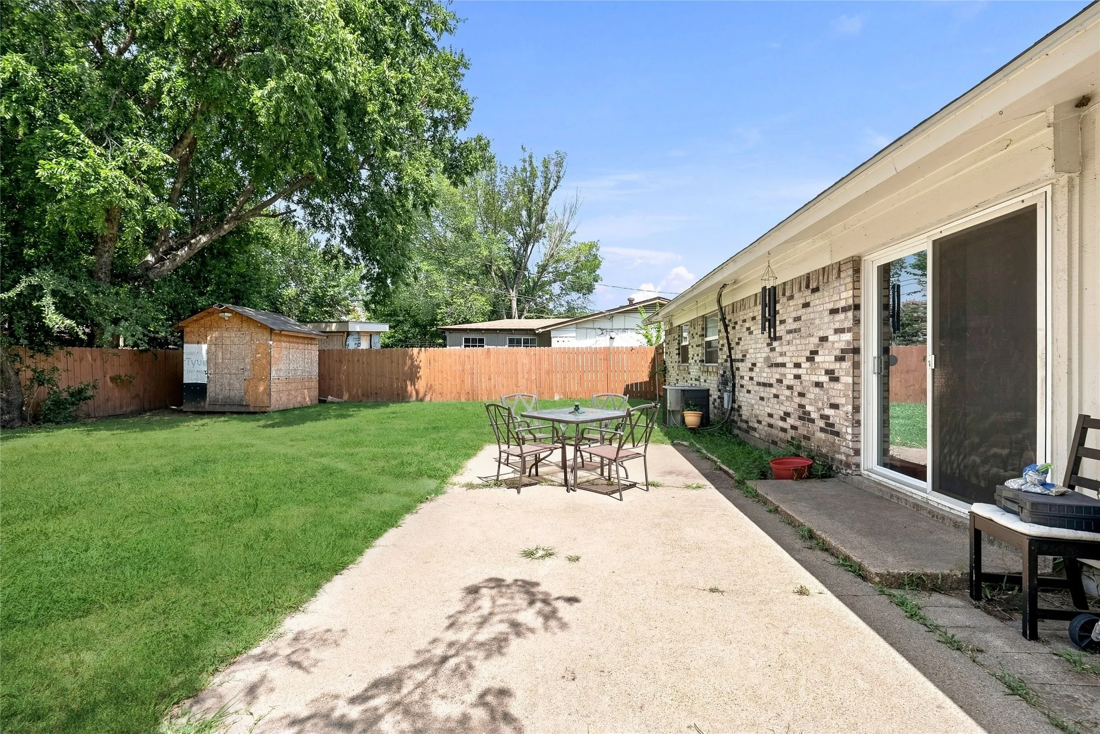 Single Family Residence For Sale in Dallas County , 2621 Burning Tree Lane, Irving, Texas 75062, 3 Bedrooms, 2 Bathrooms, 1 Garage spaces, 1,215 Sqft, built in 1963, Price $315,000, mls#21330917, Real Estate Agent in Irving, Homes For Sale in Dallas county, Homes For Sale in Irving, Realtor in Irving Texas, Real Estate Brokerage Independent Realty Texas, Luminita Cordes Realtor