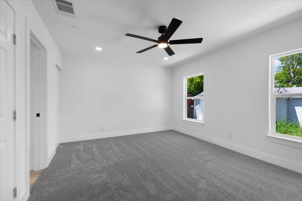 Single Family Residence For Sale in Tarrant County , 1312 Lindsey Street, Fort Worth, Texas 76105, 3 Bedroom, 2 Bathroom, Garage spaces, 1,176 Sqft, built in 1950, mls#21338520, Real Estate Agent in Fort Worth, Homes For Sale in Tarrant county, Homes For Sale in Fort Worth, Realtor in Fort Worth Texas, Real Estate Brokerage Independent Realty Texas, Luminita Cordes Realtor