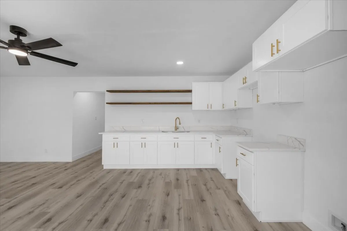 Single Family Residence For Sale in Tarrant County , 1312 Lindsey Street, Fort Worth, Texas 76105, 3 Bedroom, 2 Bathroom, Garage spaces, 1,176 Sqft, built in 1950, mls#21338520, Real Estate Agent in Fort Worth, Homes For Sale in Tarrant county, Homes For Sale in Fort Worth, Realtor in Fort Worth Texas, Real Estate Brokerage Independent Realty Texas, Luminita Cordes Realtor