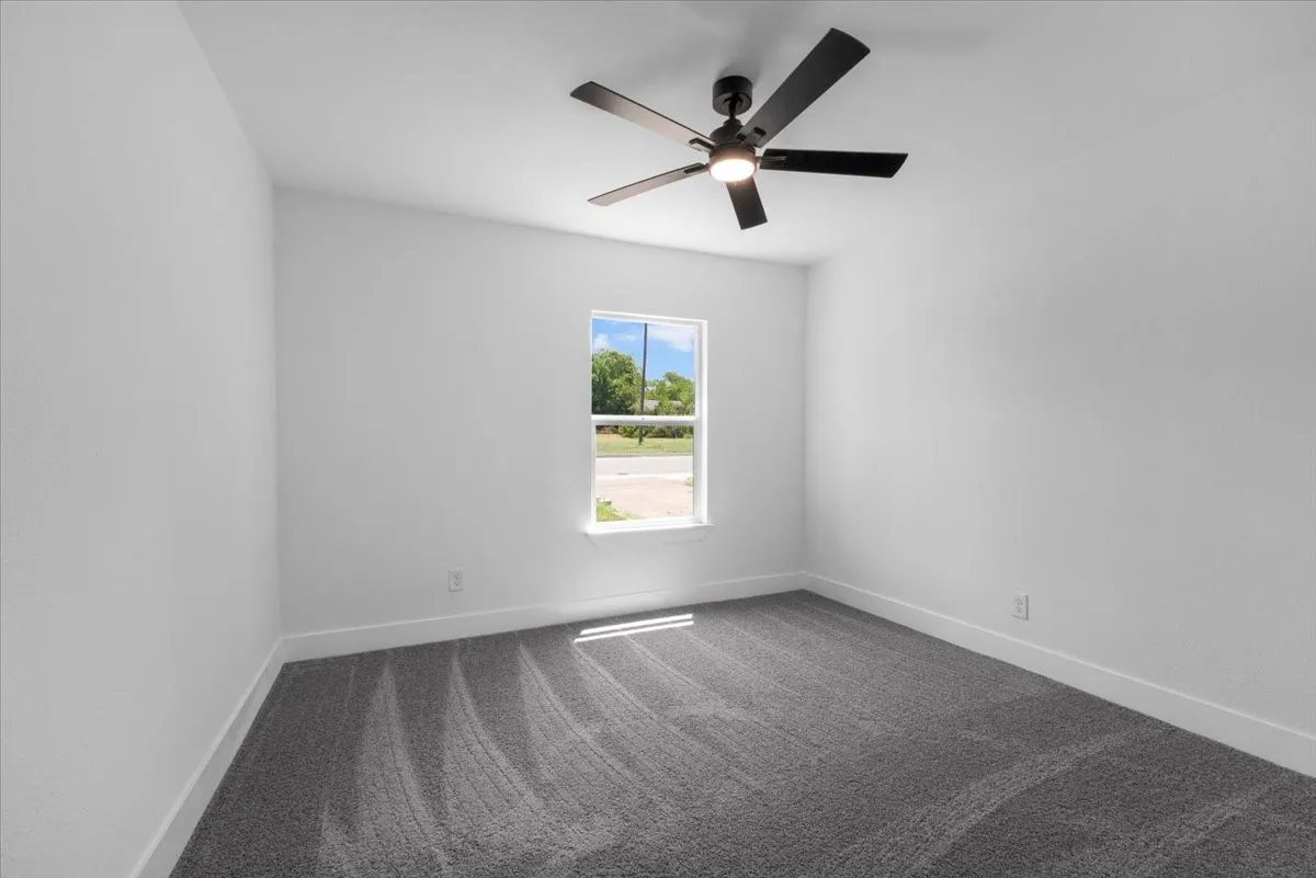 Single Family Residence For Sale in Tarrant County , 1312 Lindsey Street, Fort Worth, Texas 76105, 3 Bedroom, 2 Bathroom, Garage spaces, 1,176 Sqft, built in 1950, mls#21338520, Real Estate Agent in Fort Worth, Homes For Sale in Tarrant county, Homes For Sale in Fort Worth, Realtor in Fort Worth Texas, Real Estate Brokerage Independent Realty Texas, Luminita Cordes Realtor