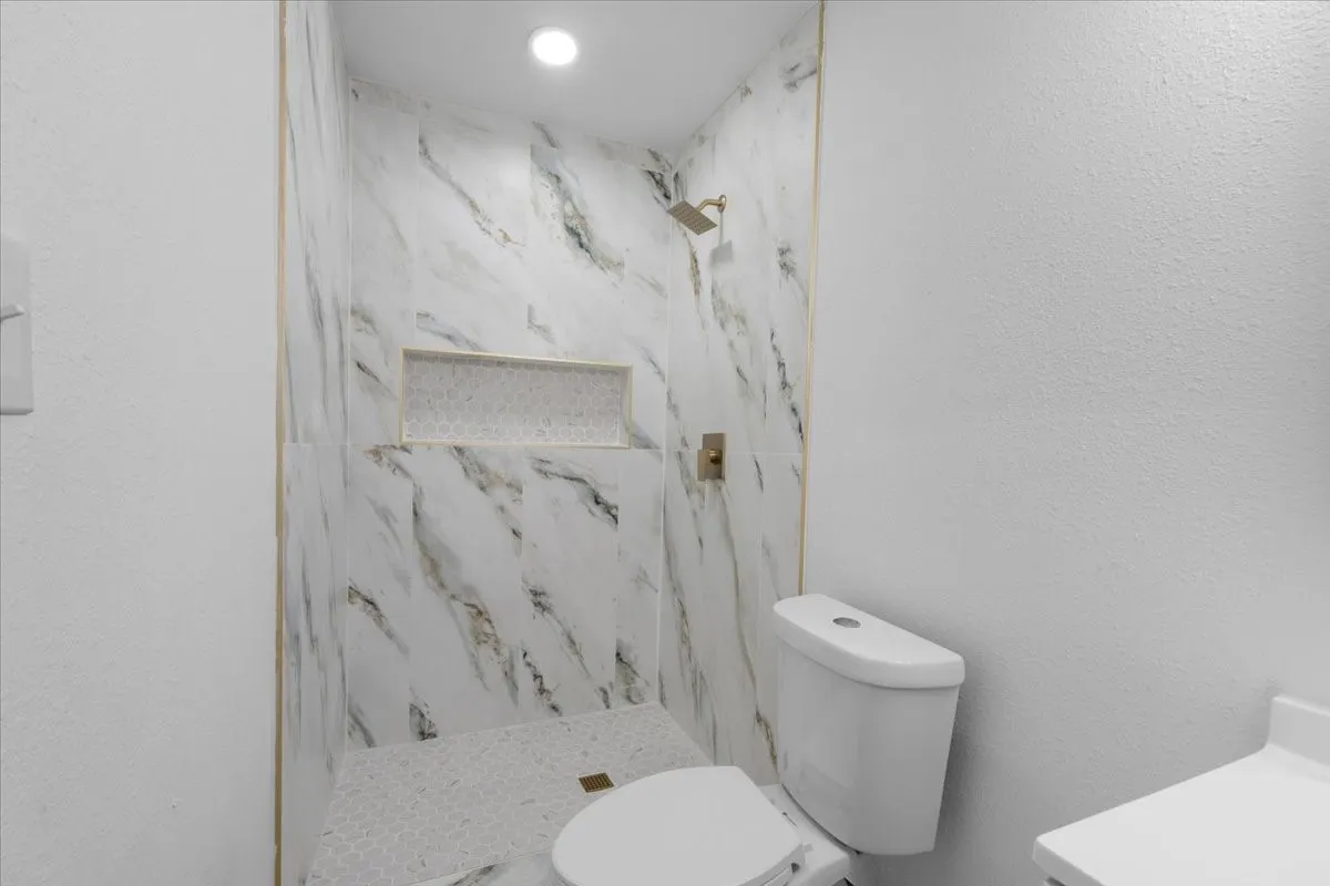 Single Family Residence For Sale in Tarrant County , 1312 Lindsey Street, Fort Worth, Texas 76105, 3 Bedroom, 2 Bathroom, Garage spaces, 1,176 Sqft, built in 1950, mls#21338520, Real Estate Agent in Fort Worth, Homes For Sale in Tarrant county, Homes For Sale in Fort Worth, Realtor in Fort Worth Texas, Real Estate Brokerage Independent Realty Texas, Luminita Cordes Realtor