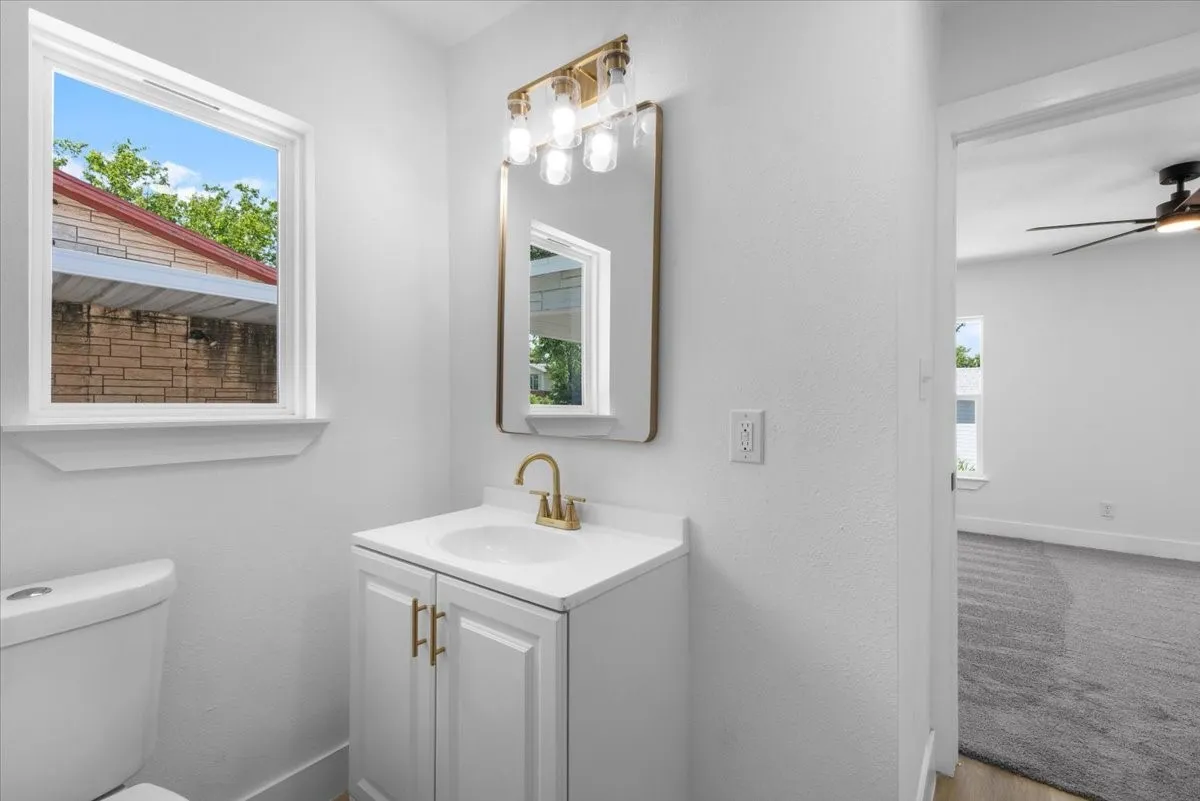Single Family Residence For Sale in Tarrant County , 1312 Lindsey Street, Fort Worth, Texas 76105, 3 Bedroom, 2 Bathroom, Garage spaces, 1,176 Sqft, built in 1950, mls#21338520, Real Estate Agent in Fort Worth, Homes For Sale in Tarrant county, Homes For Sale in Fort Worth, Realtor in Fort Worth Texas, Real Estate Brokerage Independent Realty Texas, Luminita Cordes Realtor