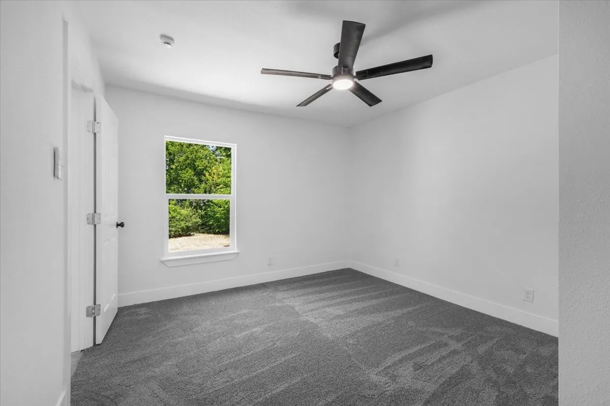 Single Family Residence For Sale in Tarrant County , 1312 Lindsey Street, Fort Worth, Texas 76105, 3 Bedroom, 2 Bathroom, Garage spaces, 1,176 Sqft, built in 1950, mls#21338520, Real Estate Agent in Fort Worth, Homes For Sale in Tarrant county, Homes For Sale in Fort Worth, Realtor in Fort Worth Texas, Real Estate Brokerage Independent Realty Texas, Luminita Cordes Realtor
