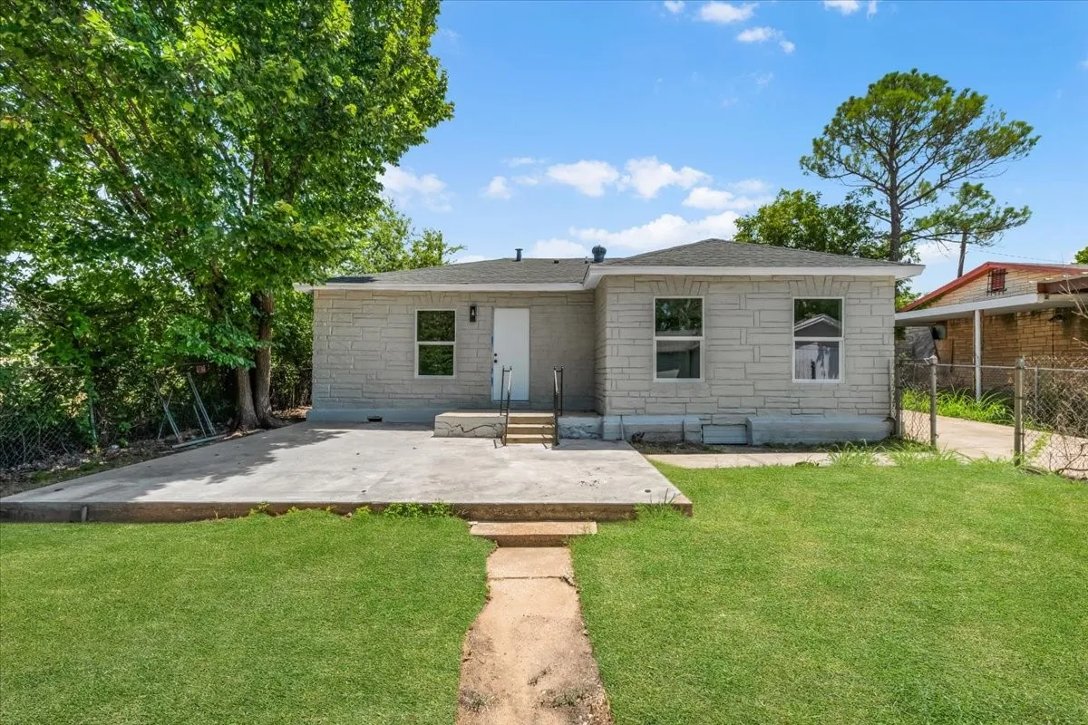 Single Family Residence For Sale in Tarrant County , 1312 Lindsey Street, Fort Worth, Texas 76105, 3 Bedroom, 2 Bathroom, Garage spaces, 1,176 Sqft, built in 1950, mls#21338520, Real Estate Agent in Fort Worth, Homes For Sale in Tarrant county, Homes For Sale in Fort Worth, Realtor in Fort Worth Texas, Real Estate Brokerage Independent Realty Texas, Luminita Cordes Realtor
