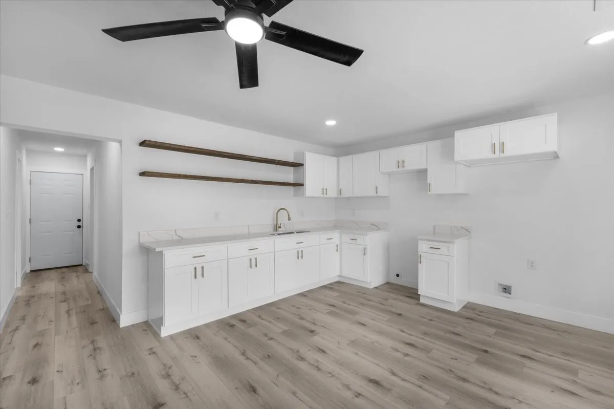 Single Family Residence For Sale in Tarrant County , 1312 Lindsey Street, Fort Worth, Texas 76105, 3 Bedroom, 2 Bathroom, Garage spaces, 1,176 Sqft, built in 1950, mls#21338520, Real Estate Agent in Fort Worth, Homes For Sale in Tarrant county, Homes For Sale in Fort Worth, Realtor in Fort Worth Texas, Real Estate Brokerage Independent Realty Texas, Luminita Cordes Realtor