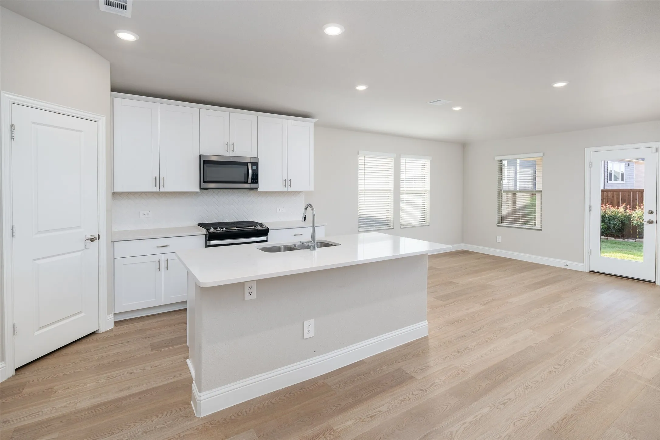 Single Family Residence For Sale in Collin County , 1113 Gardendale Hollow Lane, Anna, Texas 75409, 4 Bedroom, 3 Bathroom, 2 Garage spaces, 2,057 Sqft, built in 2024, mls#21339184, Real Estate Agent in Anna, Homes For Sale in Collin county, Homes For Sale in Anna, Realtor in Anna Texas, Real Estate Brokerage Independent Realty Texas, Luminita Cordes Realtor