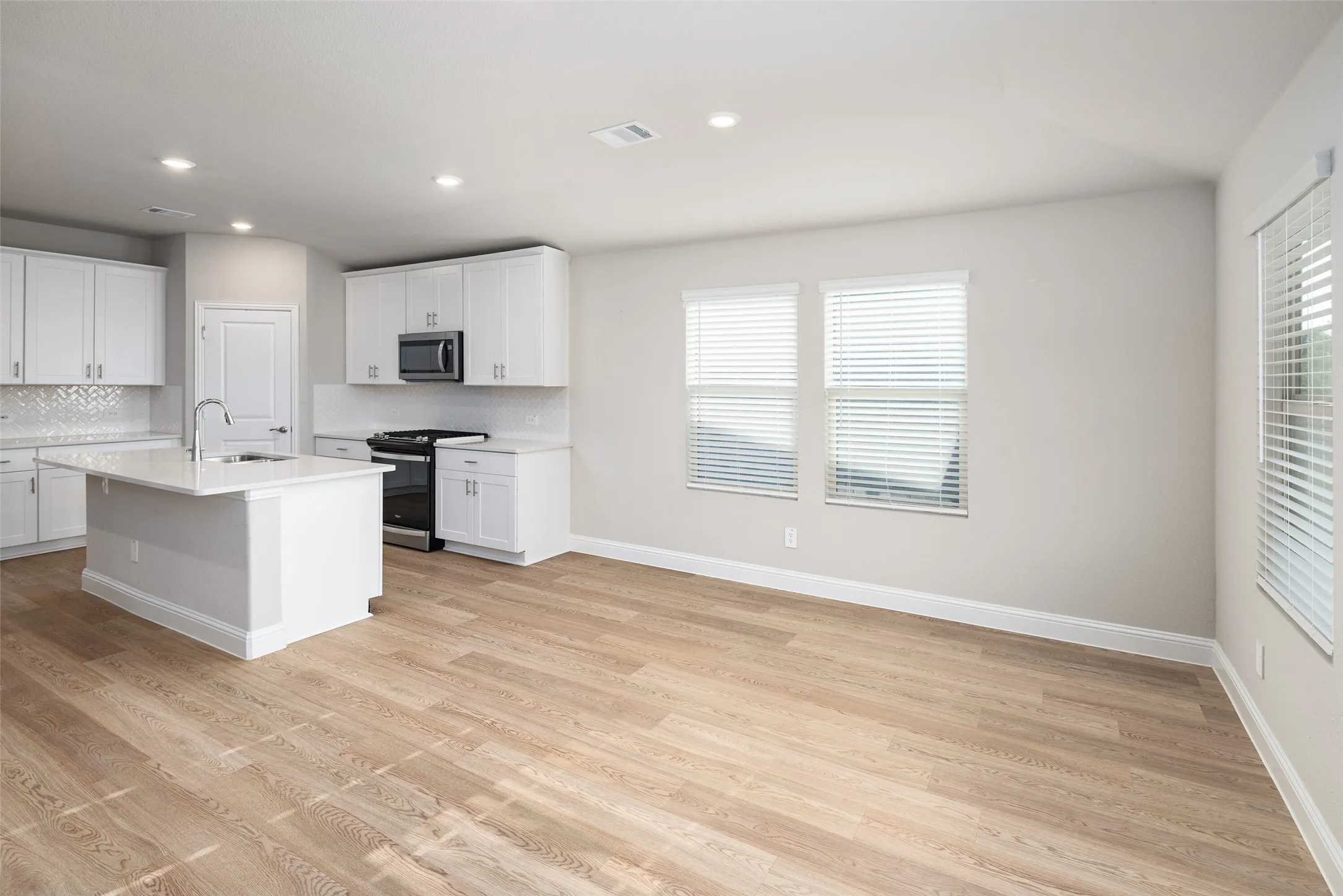 Single Family Residence For Sale in Collin County , 1113 Gardendale Hollow Lane, Anna, Texas 75409, 4 Bedroom, 3 Bathroom, 2 Garage spaces, 2,057 Sqft, built in 2024, mls#21339184, Real Estate Agent in Anna, Homes For Sale in Collin county, Homes For Sale in Anna, Realtor in Anna Texas, Real Estate Brokerage Independent Realty Texas, Luminita Cordes Realtor