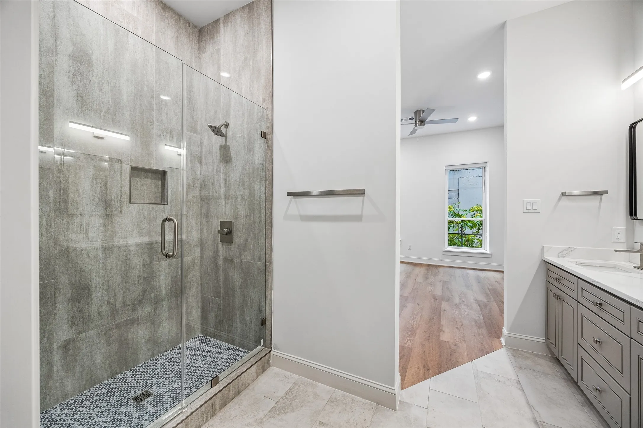 Apartment For Rent in Dallas County , 2010 Commerce Street B204, Dallas, Texas 75201, 1 Bedroom, 2 Bathroom, Garage spaces, 809 Sqft, built in 1925, mls#21335318, Real Estate Agent in Dallas, Homes For Rent in Dallas county, Homes For Rent in Dallas, Realtor in Dallas Texas, Real Estate Brokerage Independent Realty Texas, Luminita Cordes Realtor