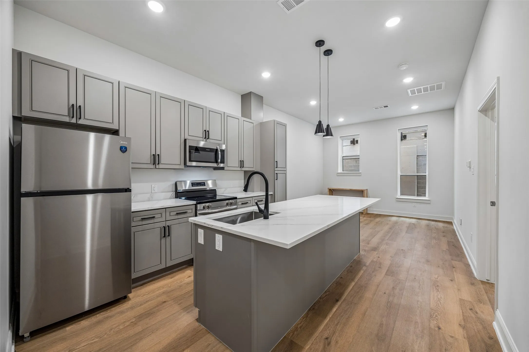 Apartment For Rent in Dallas County , 2010 Commerce Street B204, Dallas, Texas 75201, 1 Bedroom, 2 Bathroom, Garage spaces, 809 Sqft, built in 1925, mls#21335318, Real Estate Agent in Dallas, Homes For Rent in Dallas county, Homes For Rent in Dallas, Realtor in Dallas Texas, Real Estate Brokerage Independent Realty Texas, Luminita Cordes Realtor