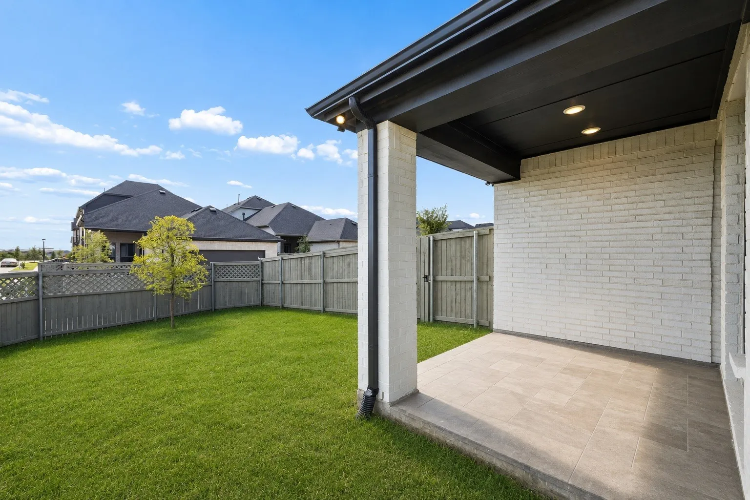 Single Family Residence For Sale in Denton County , 1736 Bonsmara Drive, Northlake, Texas 76247, 4 Bedroom, 3 Bathroom, 2 Garage spaces, 2,453 Sqft, built in 2023, mls#21338000, Real Estate Agent in Northlake, Homes For Sale in Denton county, Homes For Sale in Northlake, Realtor in Northlake Texas, Real Estate Brokerage Independent Realty Texas, Luminita Cordes Realtor