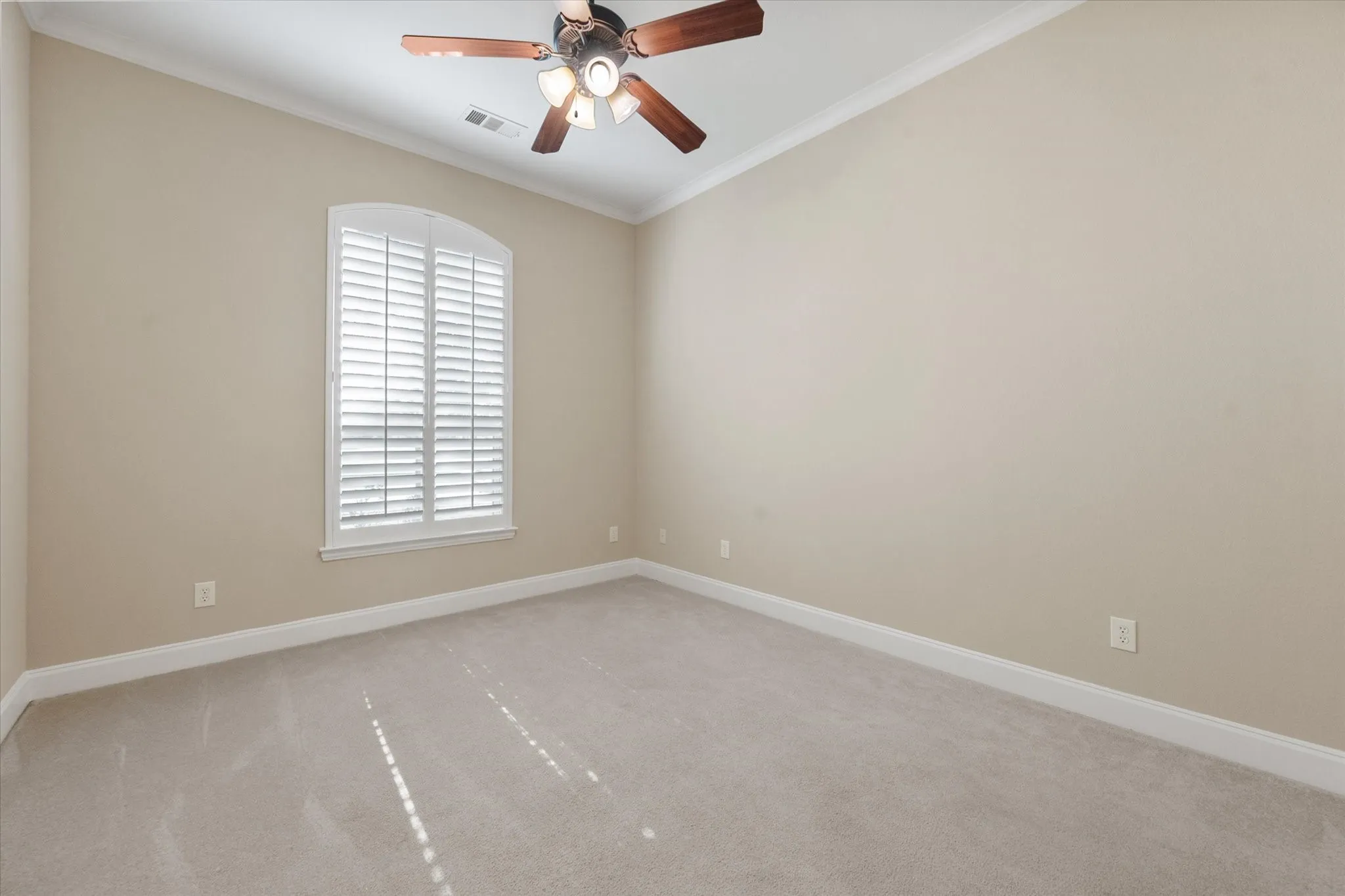 Single Family Residence For Sale in Tarrant County , 2808 Country Club Road, Pantego, Texas 76013, 3 Bedroom, 4 Bathroom, 3 Garage spaces, 3,170 Sqft, built in 2007, mls#21338959, Real Estate Agent in Pantego, Homes For Sale in Tarrant county, Homes For Sale in Pantego, Realtor in Pantego Texas, Real Estate Brokerage Independent Realty Texas, Luminita Cordes Realtor