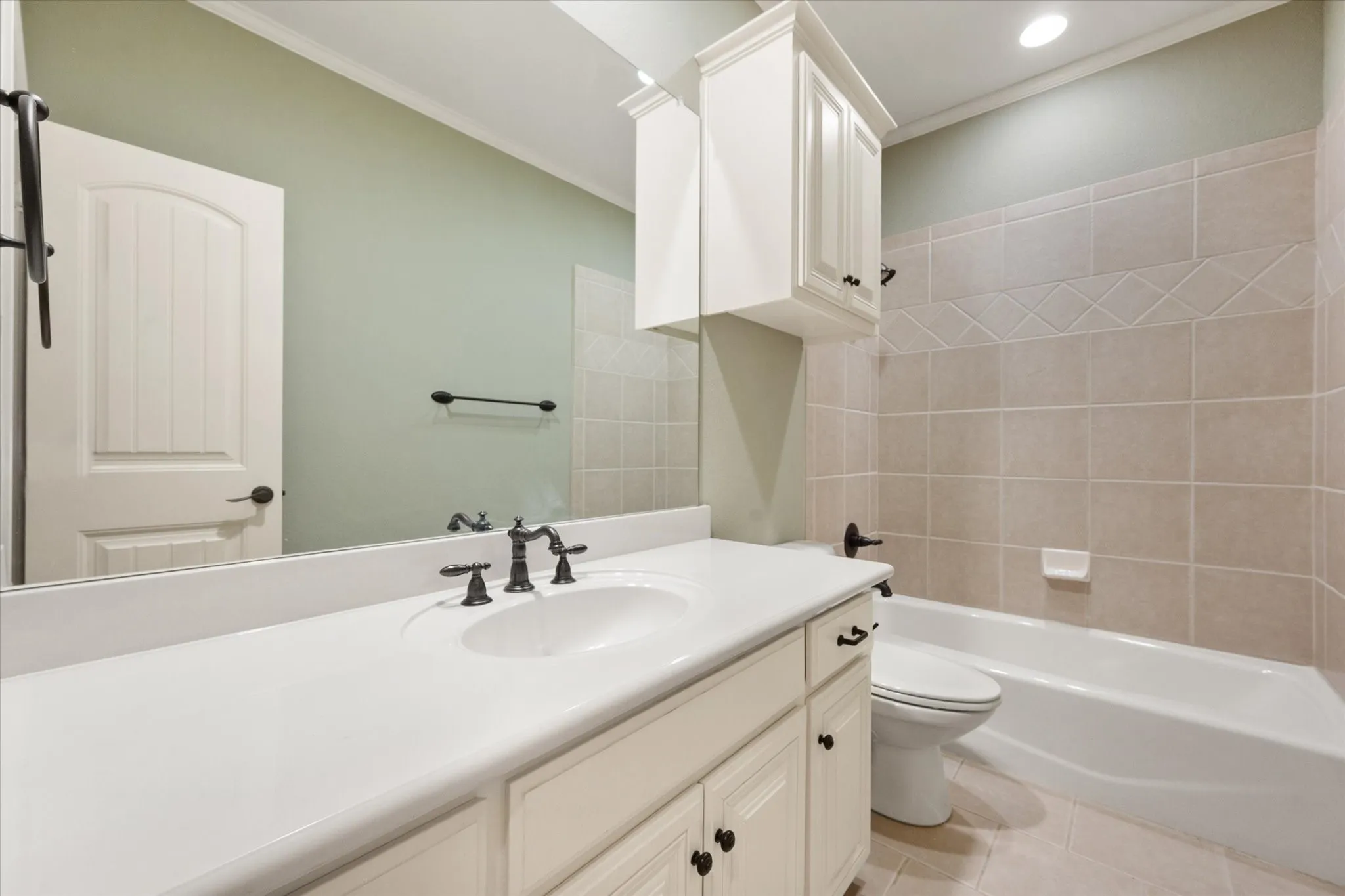 Single Family Residence For Sale in Tarrant County , 2808 Country Club Road, Pantego, Texas 76013, 3 Bedroom, 4 Bathroom, 3 Garage spaces, 3,170 Sqft, built in 2007, mls#21338959, Real Estate Agent in Pantego, Homes For Sale in Tarrant county, Homes For Sale in Pantego, Realtor in Pantego Texas, Real Estate Brokerage Independent Realty Texas, Luminita Cordes Realtor