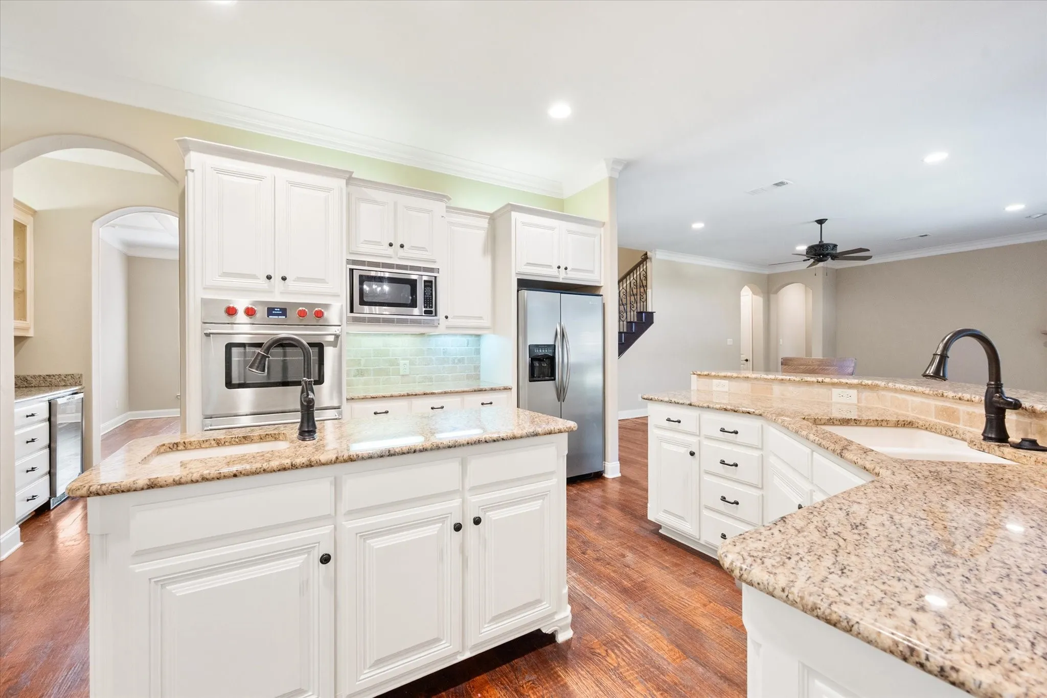 Single Family Residence For Sale in Tarrant County , 2808 Country Club Road, Pantego, Texas 76013, 3 Bedroom, 4 Bathroom, 3 Garage spaces, 3,170 Sqft, built in 2007, mls#21338959, Real Estate Agent in Pantego, Homes For Sale in Tarrant county, Homes For Sale in Pantego, Realtor in Pantego Texas, Real Estate Brokerage Independent Realty Texas, Luminita Cordes Realtor