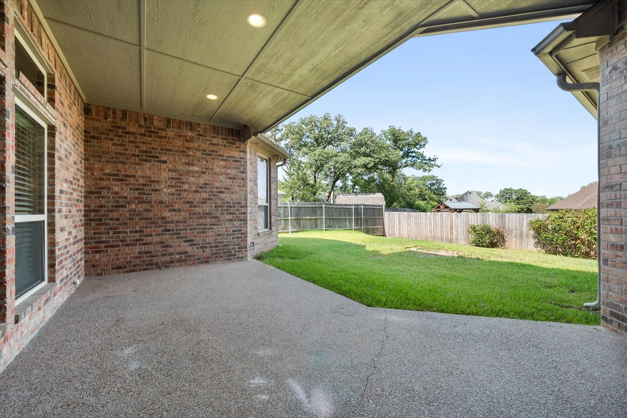 Single Family Residence For Sale in Tarrant County , 2808 Country Club Road, Pantego, Texas 76013, 3 Bedroom, 4 Bathroom, 3 Garage spaces, 3,170 Sqft, built in 2007, mls#21338959, Real Estate Agent in Pantego, Homes For Sale in Tarrant county, Homes For Sale in Pantego, Realtor in Pantego Texas, Real Estate Brokerage Independent Realty Texas, Luminita Cordes Realtor
