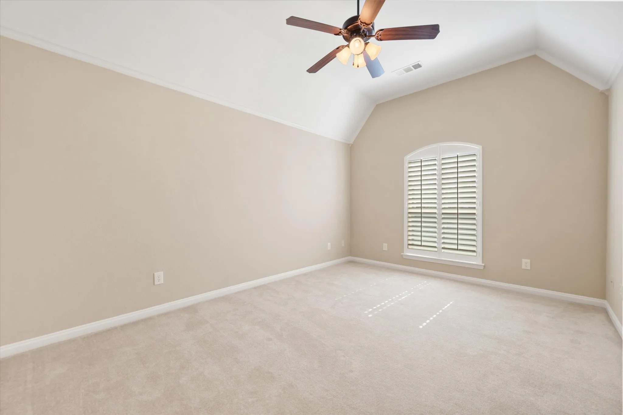 Single Family Residence For Sale in Tarrant County , 2808 Country Club Road, Pantego, Texas 76013, 3 Bedroom, 4 Bathroom, 3 Garage spaces, 3,170 Sqft, built in 2007, mls#21338959, Real Estate Agent in Pantego, Homes For Sale in Tarrant county, Homes For Sale in Pantego, Realtor in Pantego Texas, Real Estate Brokerage Independent Realty Texas, Luminita Cordes Realtor