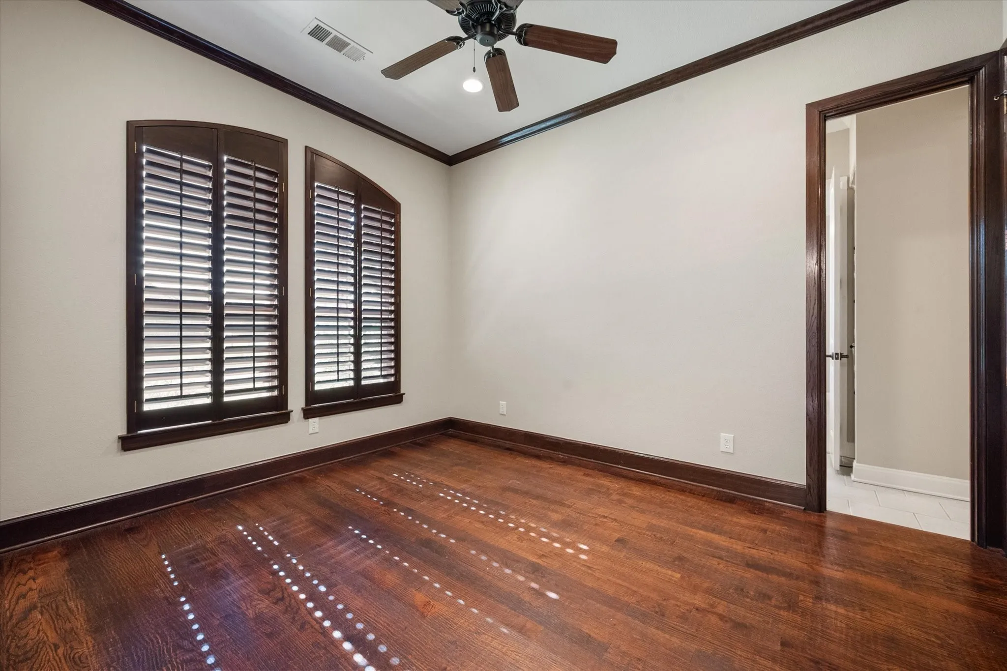 Single Family Residence For Sale in Tarrant County , 2808 Country Club Road, Pantego, Texas 76013, 3 Bedroom, 4 Bathroom, 3 Garage spaces, 3,170 Sqft, built in 2007, mls#21338959, Real Estate Agent in Pantego, Homes For Sale in Tarrant county, Homes For Sale in Pantego, Realtor in Pantego Texas, Real Estate Brokerage Independent Realty Texas, Luminita Cordes Realtor