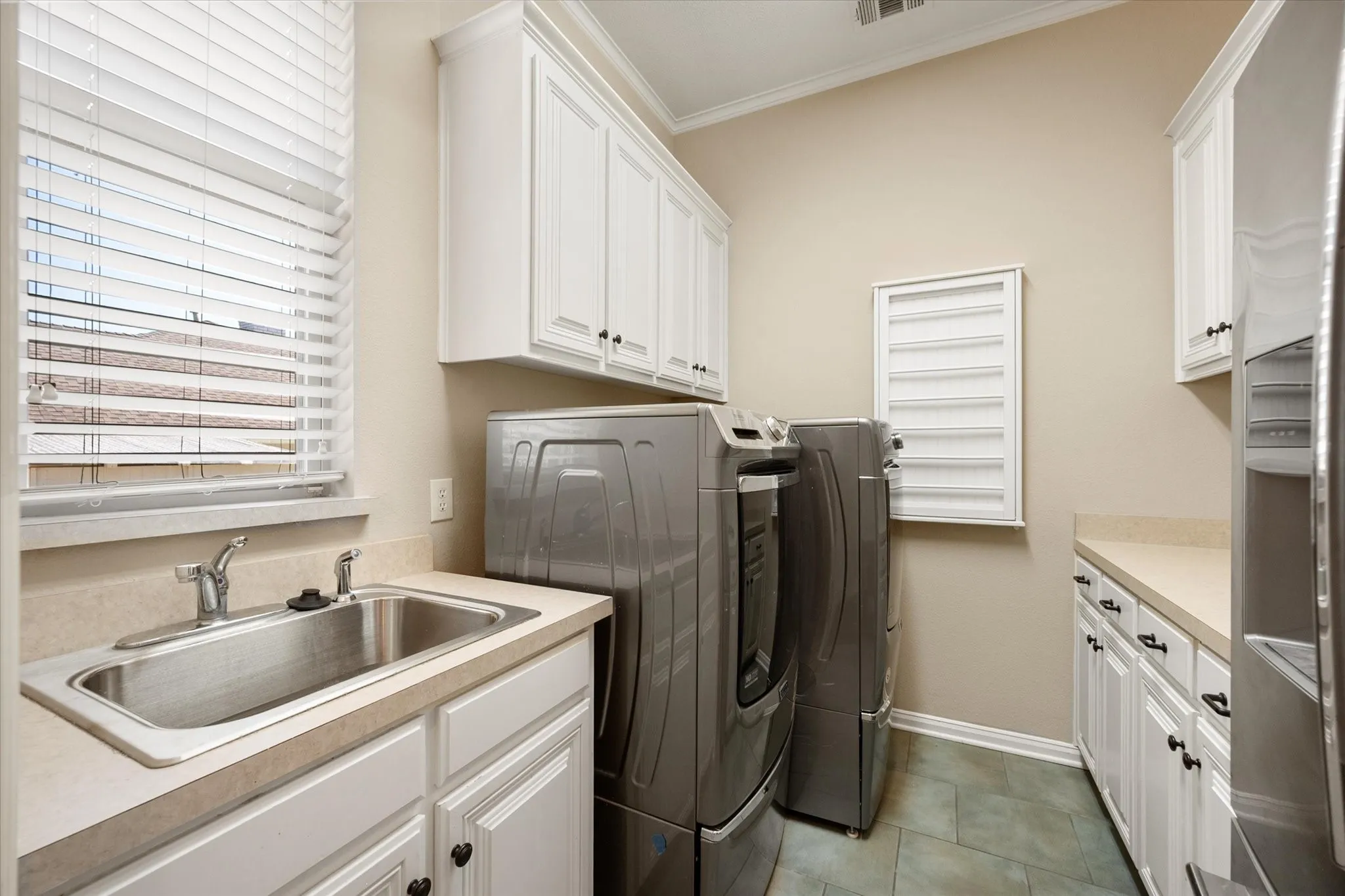 Single Family Residence For Sale in Tarrant County , 2808 Country Club Road, Pantego, Texas 76013, 3 Bedroom, 4 Bathroom, 3 Garage spaces, 3,170 Sqft, built in 2007, mls#21338959, Real Estate Agent in Pantego, Homes For Sale in Tarrant county, Homes For Sale in Pantego, Realtor in Pantego Texas, Real Estate Brokerage Independent Realty Texas, Luminita Cordes Realtor